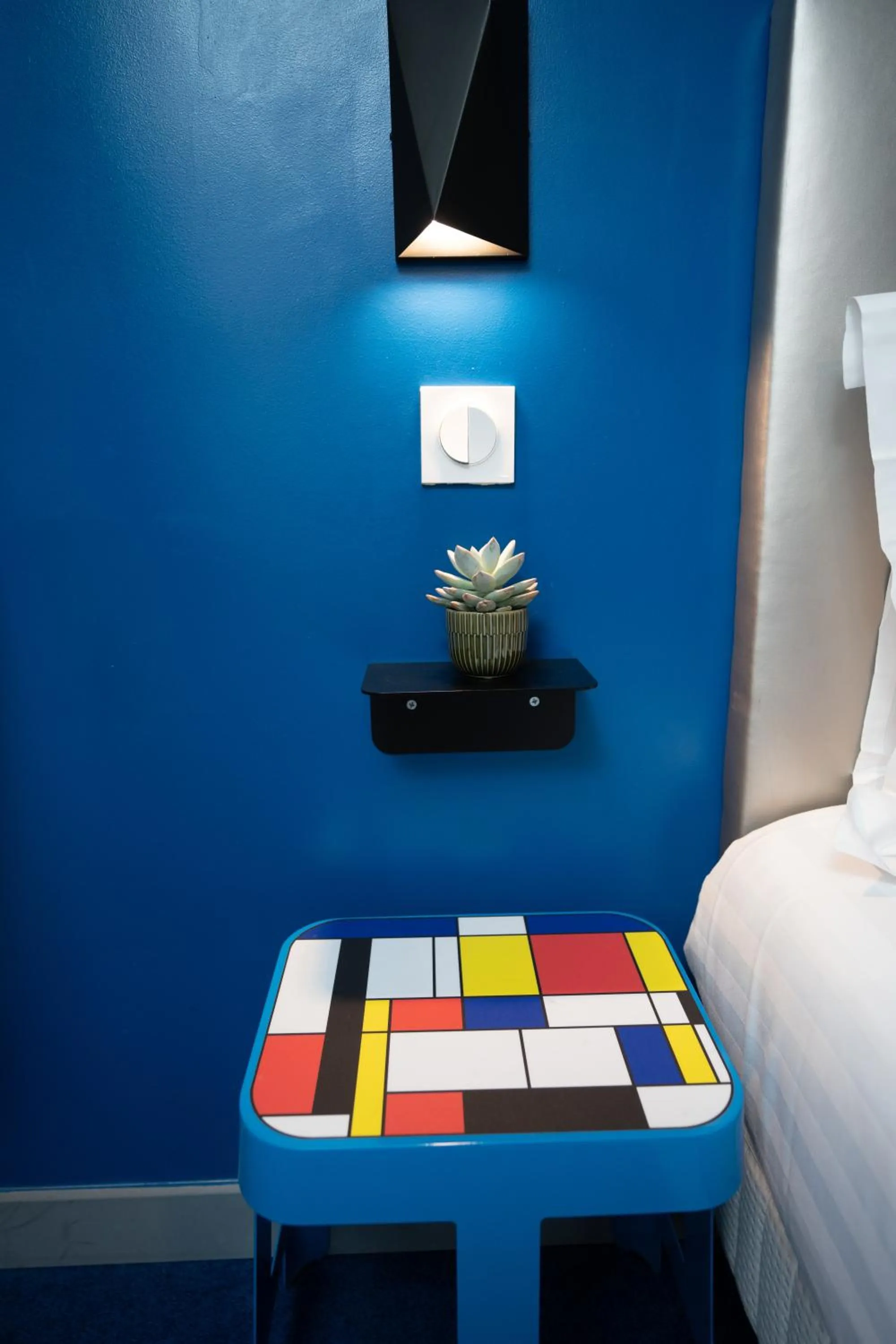 Bed in Hôtel Du Mont Dore Batignolles