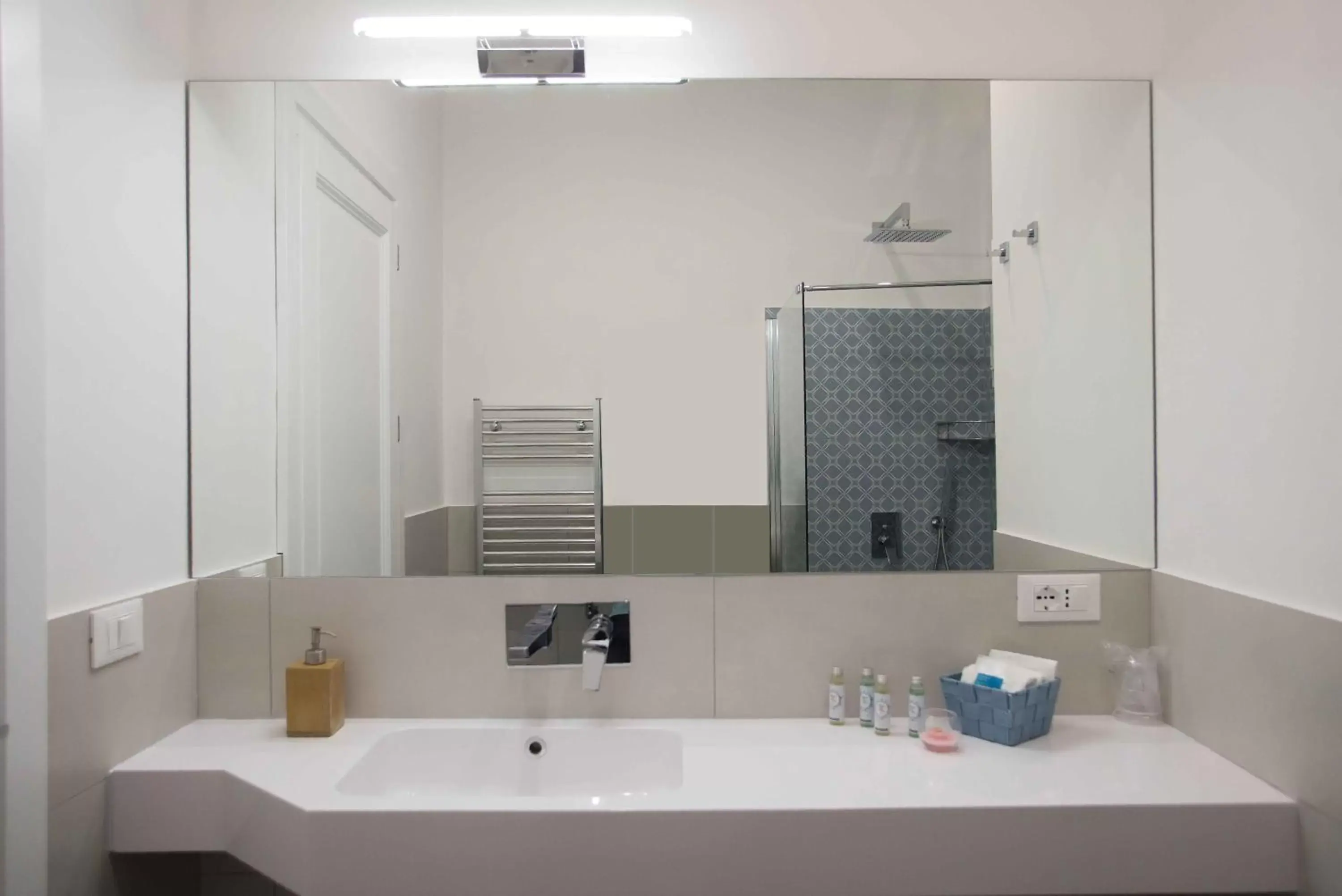 Shower, Bathroom in Le Quattro Stagioni - Rooms & Suite