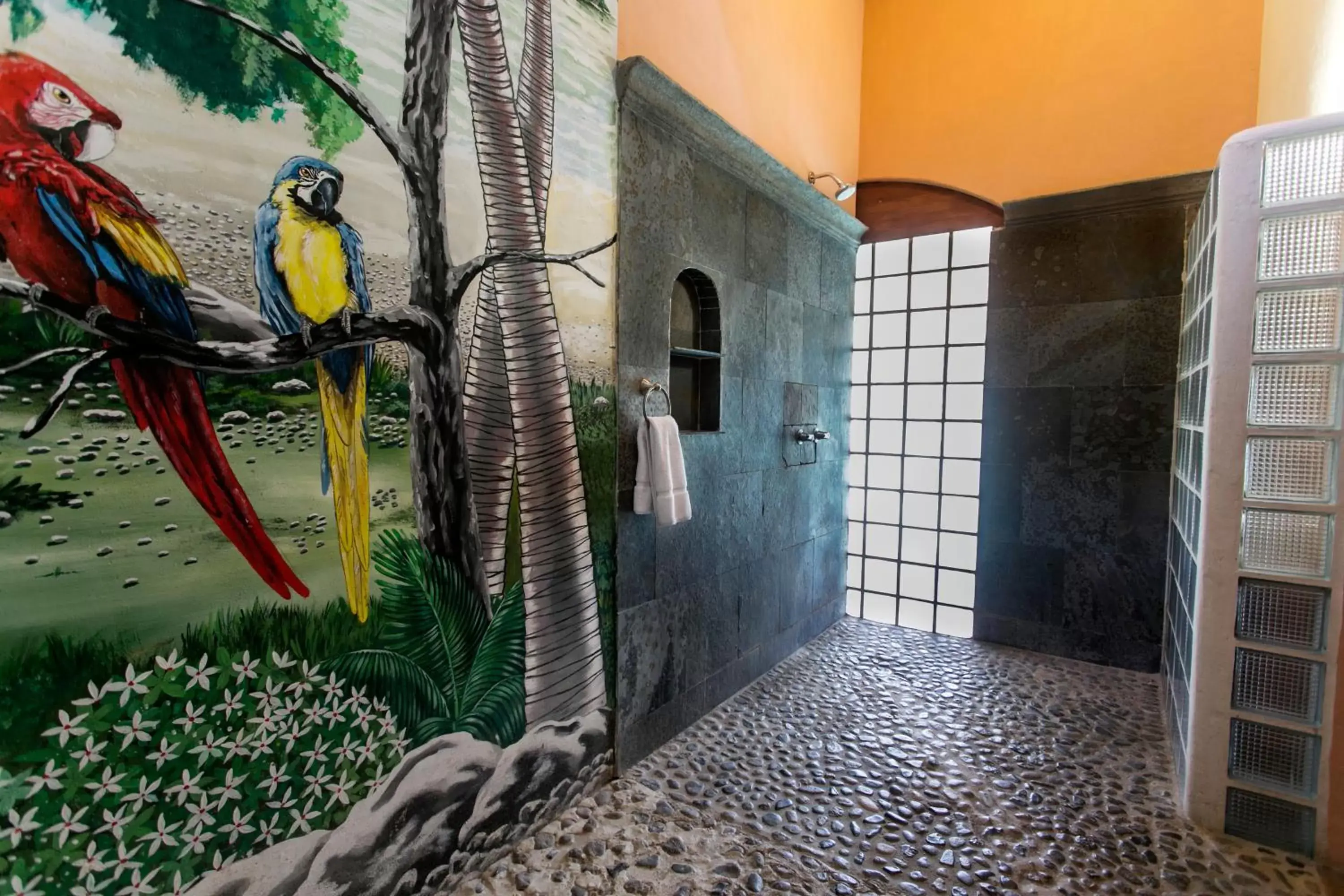 Shower in Hotel Casa del Consulado