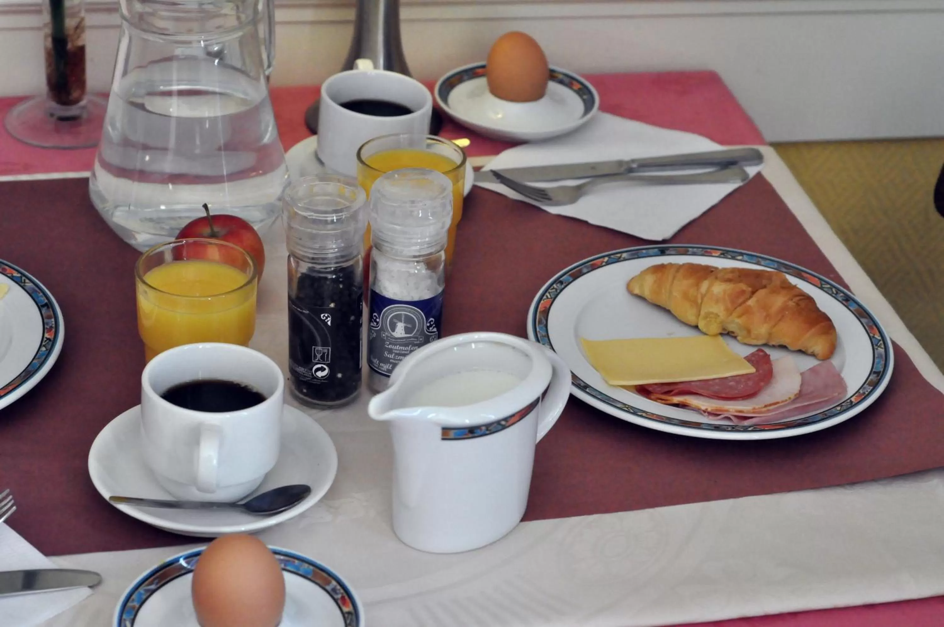 Restaurant/places to eat in Hotel Washington