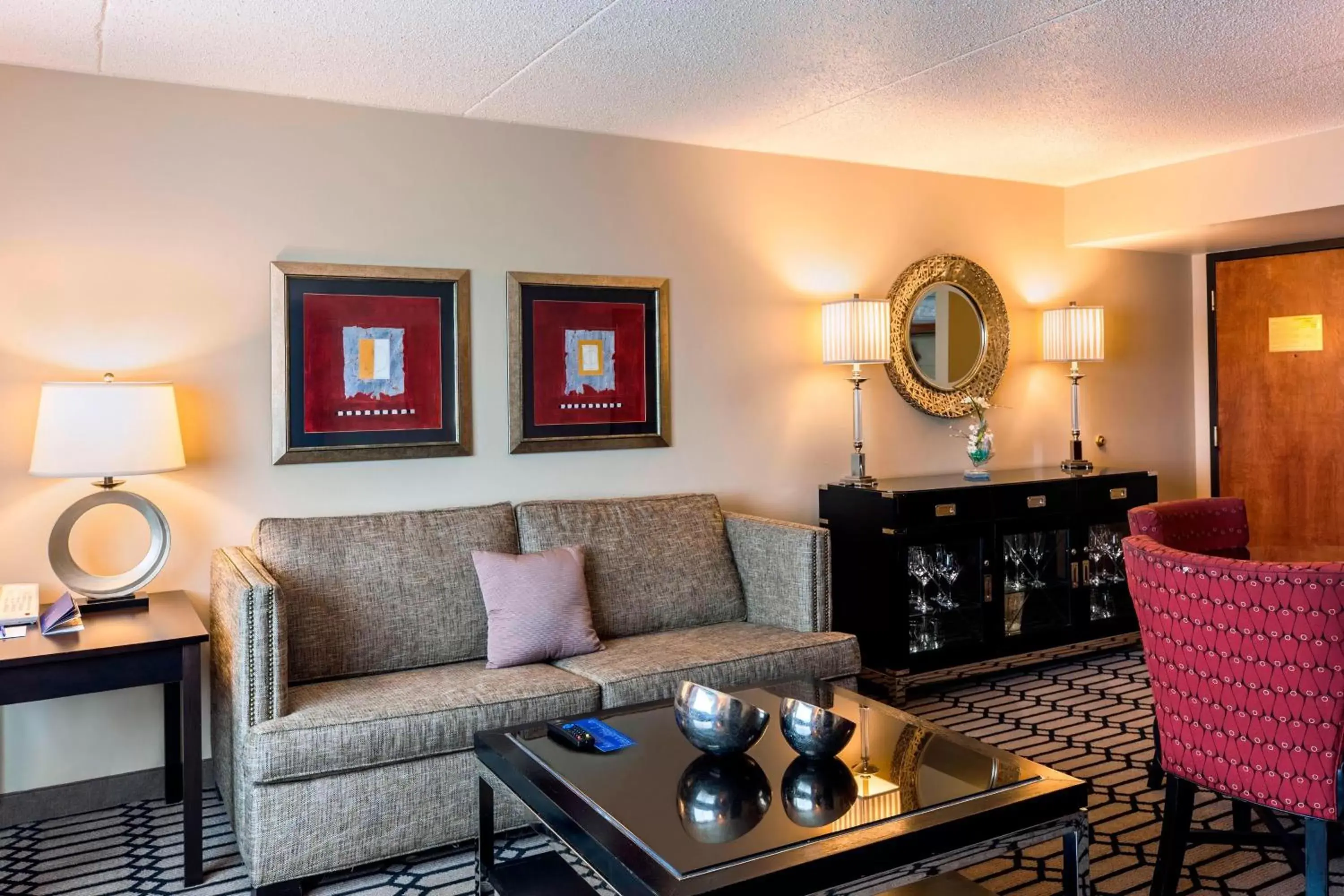 Living room, Seating Area in Delta Hotels by Marriott Fargo