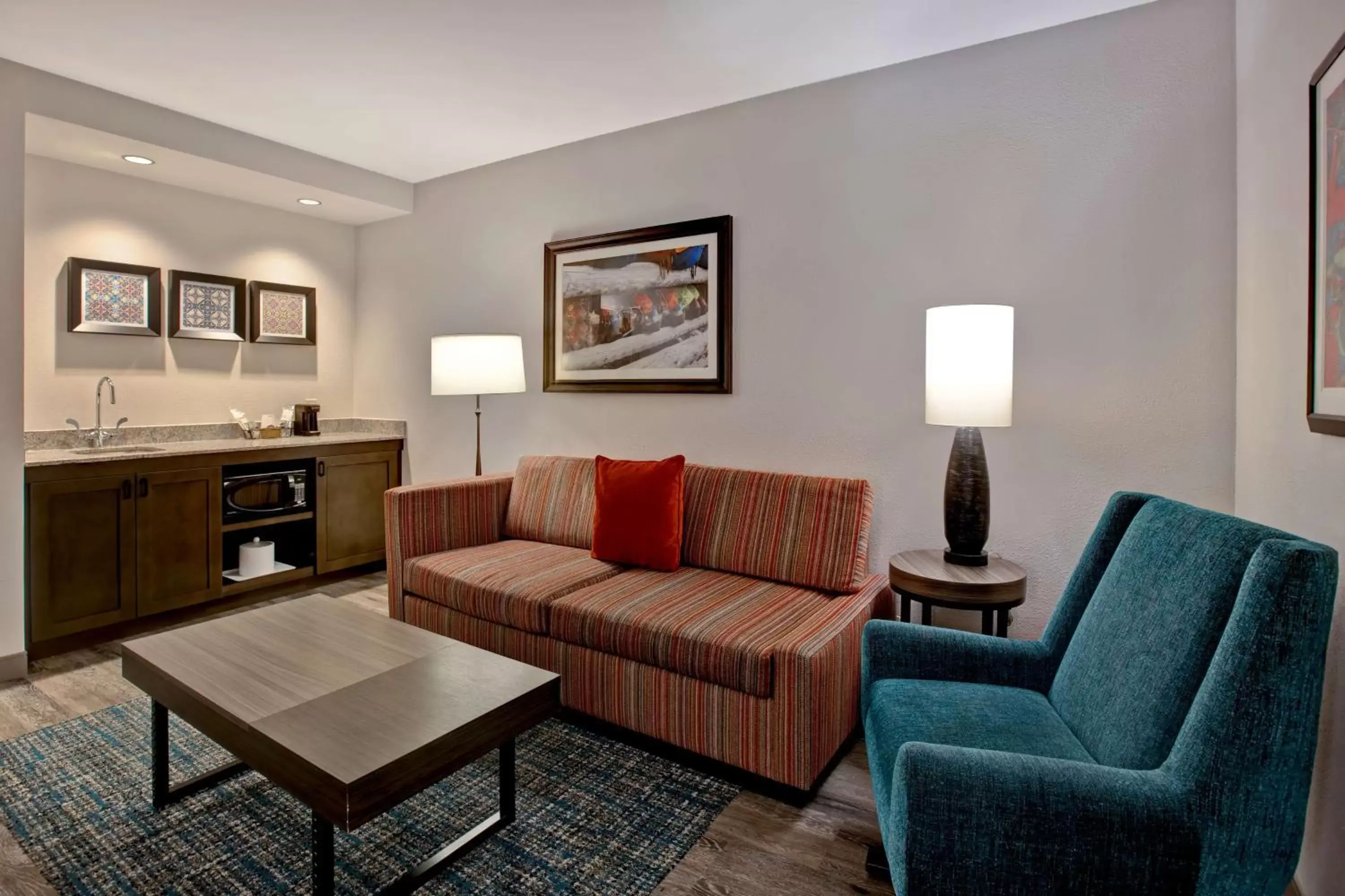 Living room, Seating Area in Hampton Inn & Suites San Antonio Riverwalk