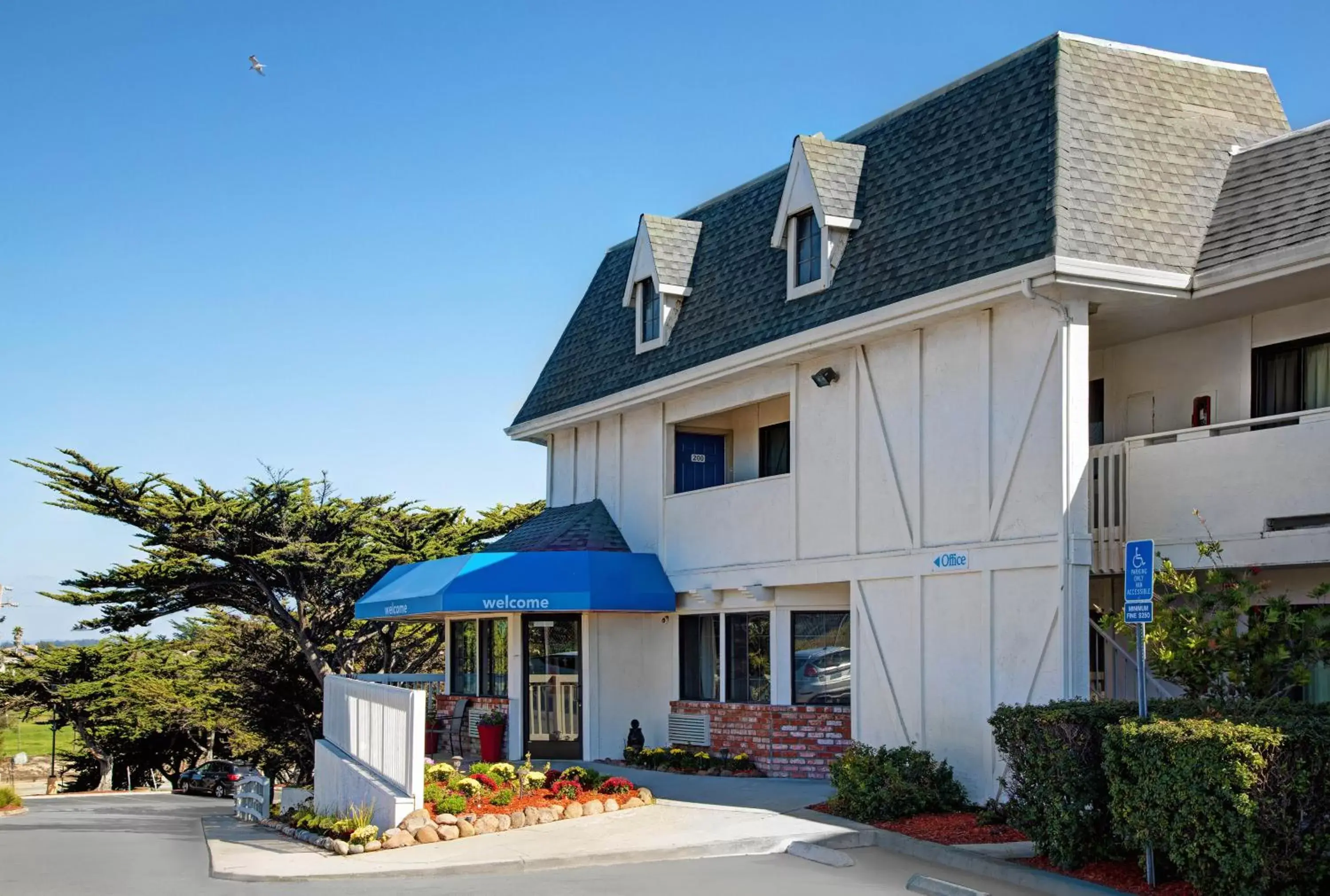 Property Building in Motel 6-Marina, CA - Monterey