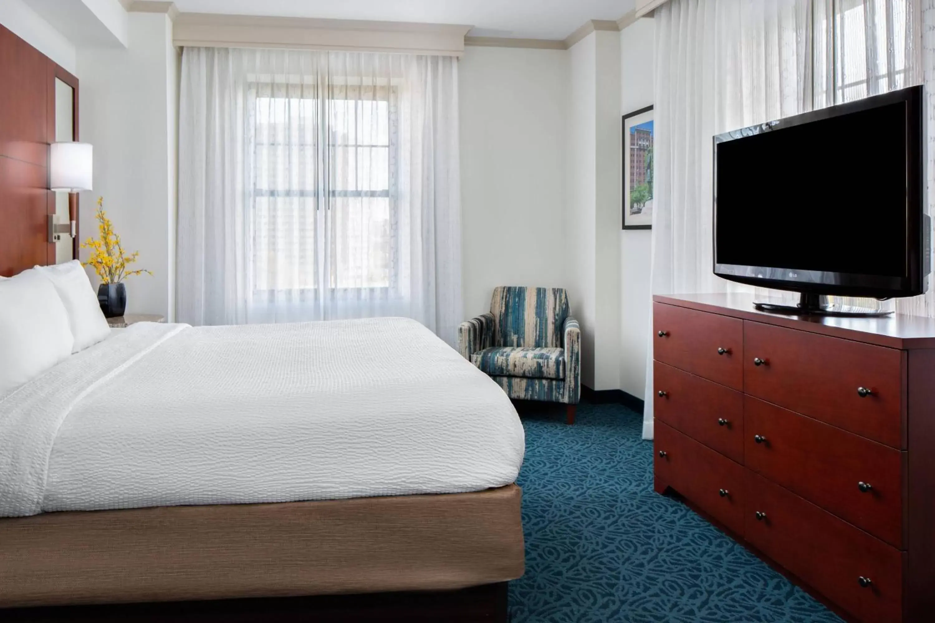 Bedroom, Bed in Residence Inn by Marriott Cincinnati Downtown/The Phelps