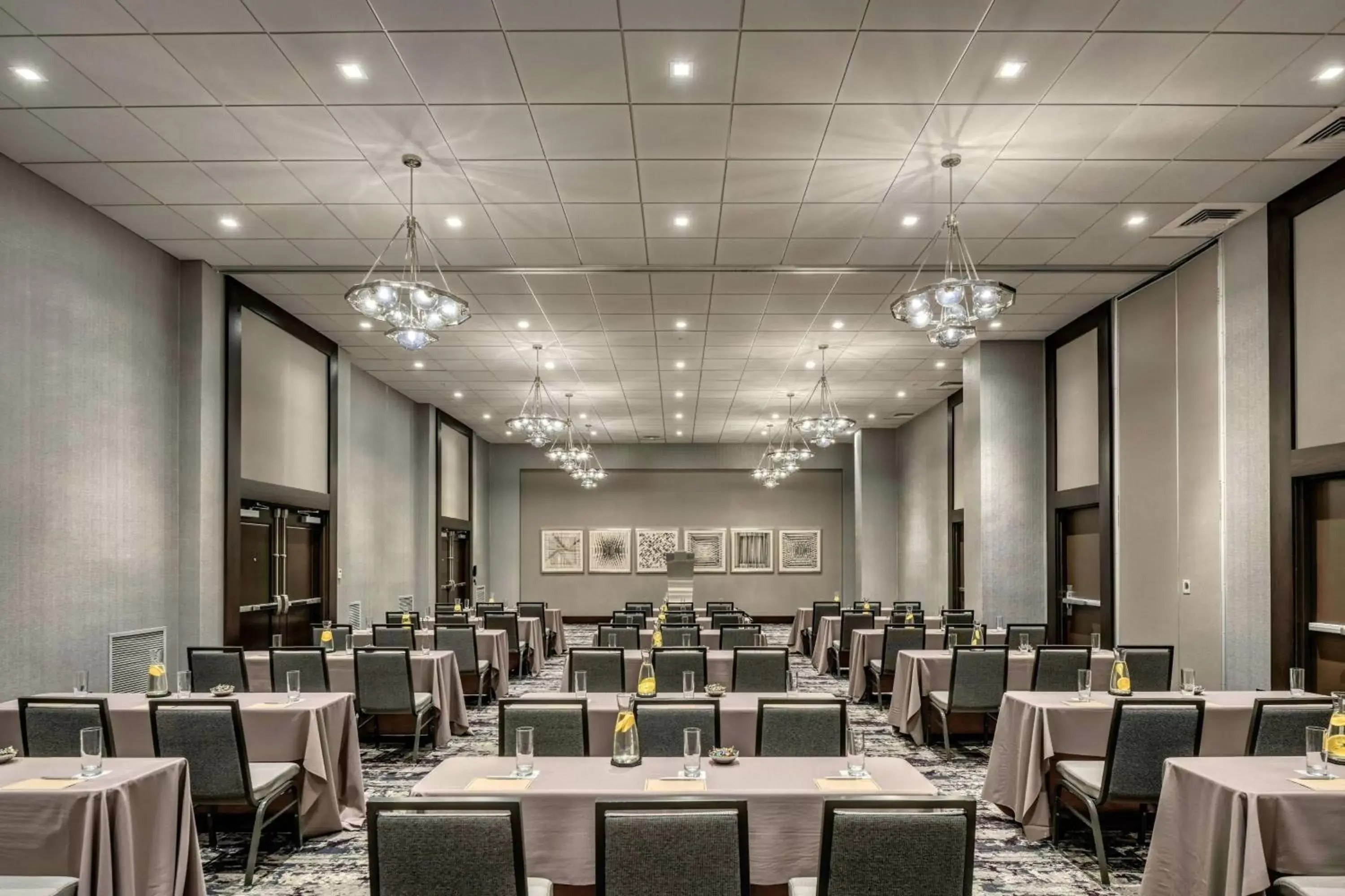 Meeting/conference room, Restaurant/Places to Eat in Renaissance Boston Patriot Place Hotel