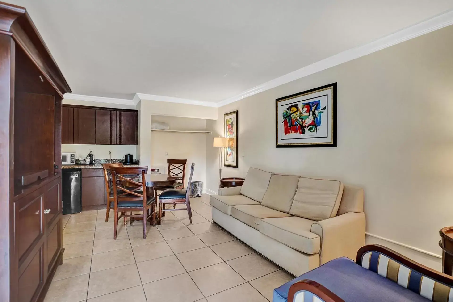 Seating Area in Fort Lauderdale Grand Hotel