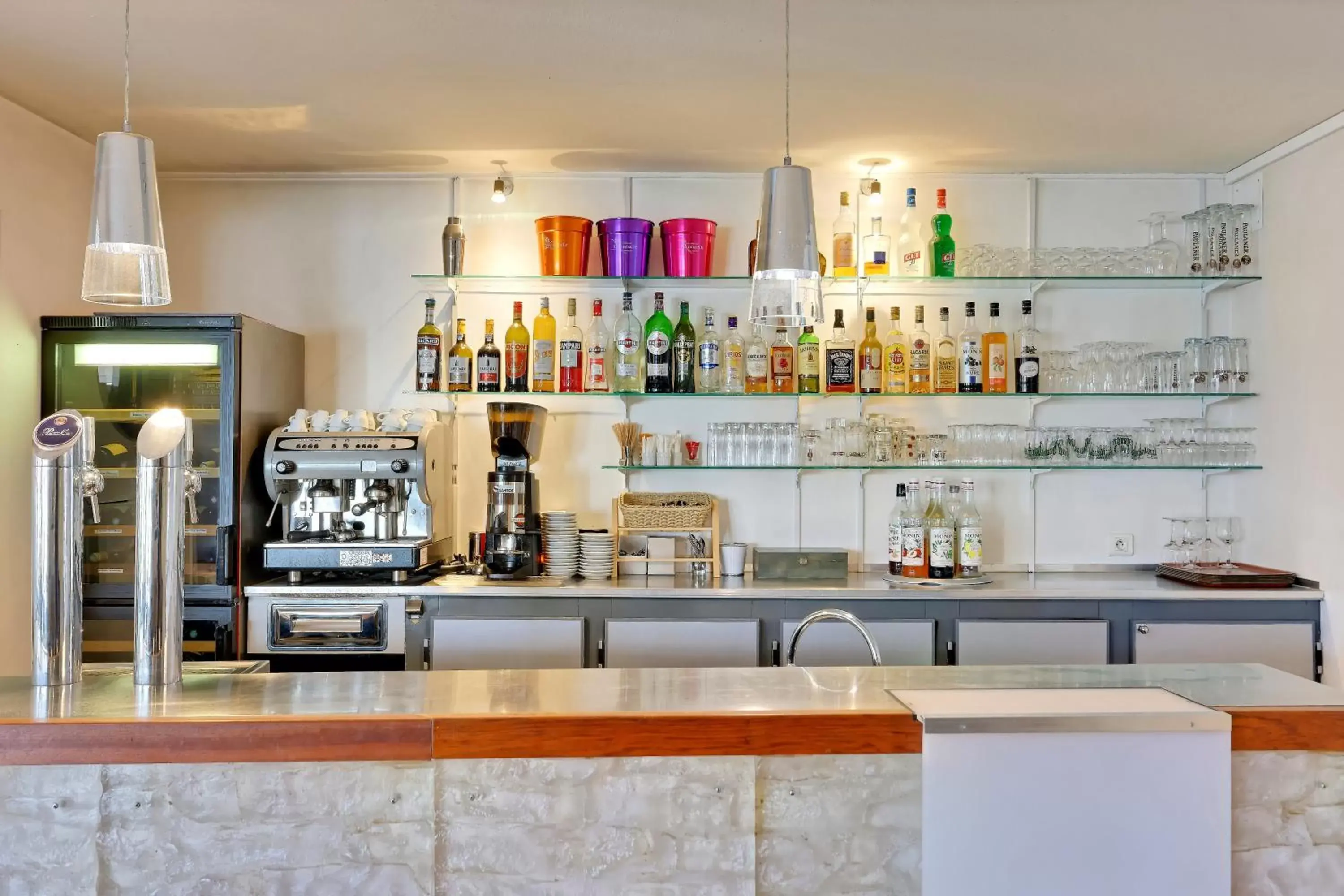 Lounge or bar in Logis Beaujoire Hôtel