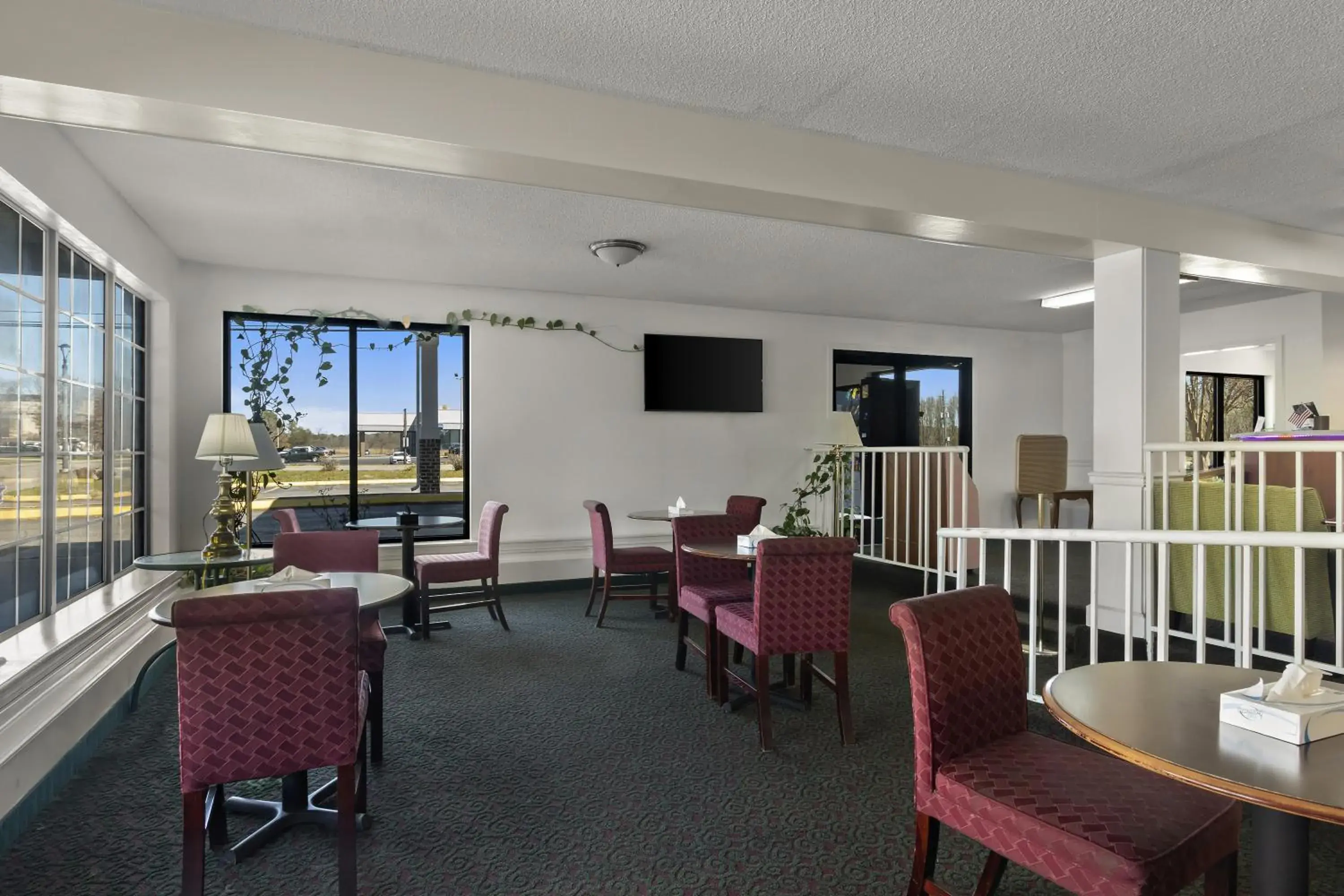 Seating area, Restaurant/Places to Eat in Americas Best Value Inn Edenton