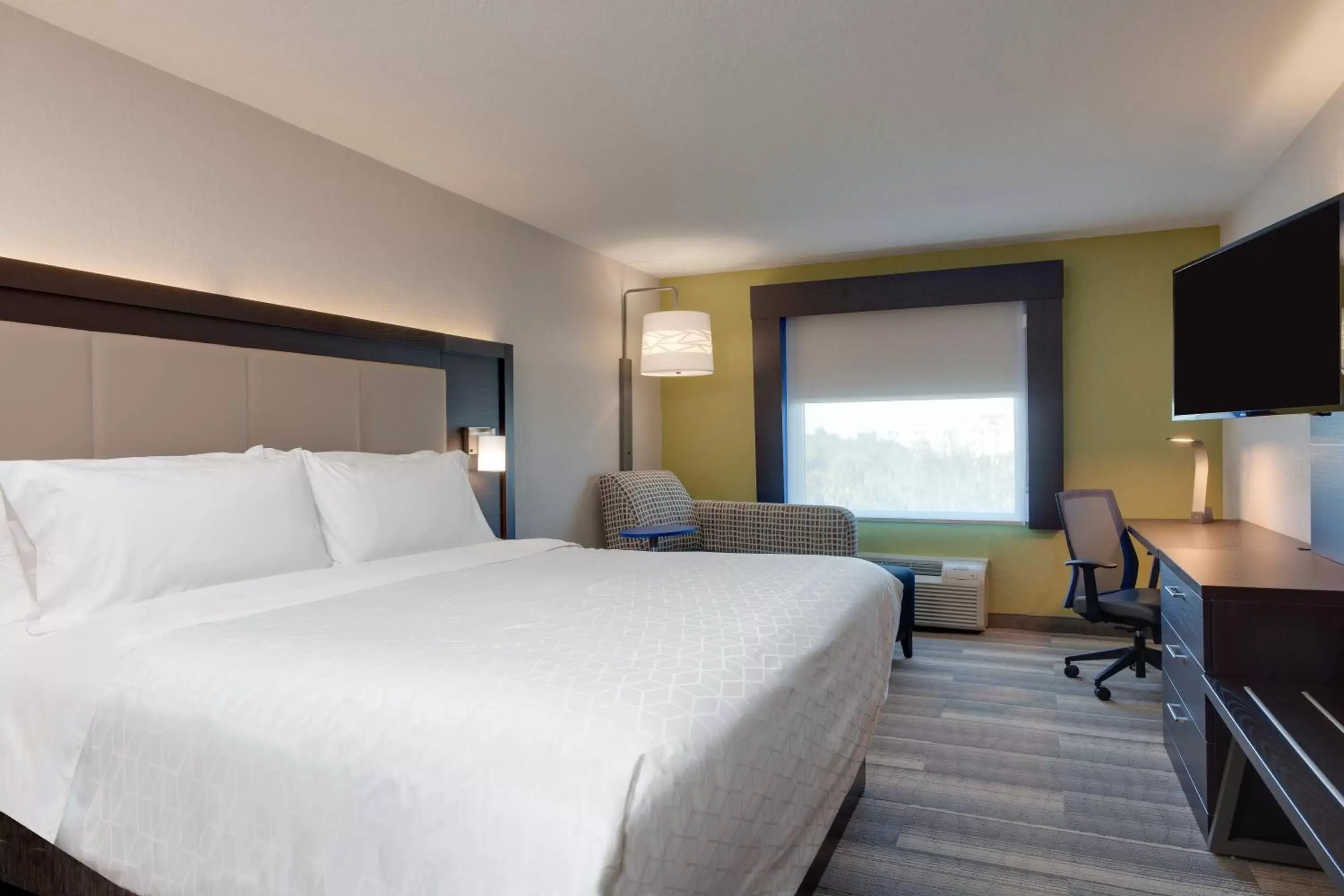 Photo of the whole room, Bed in Holiday Inn Express Hotel & Suites Fort Lauderdale Airport/Cruise Port, an IHG Hotel