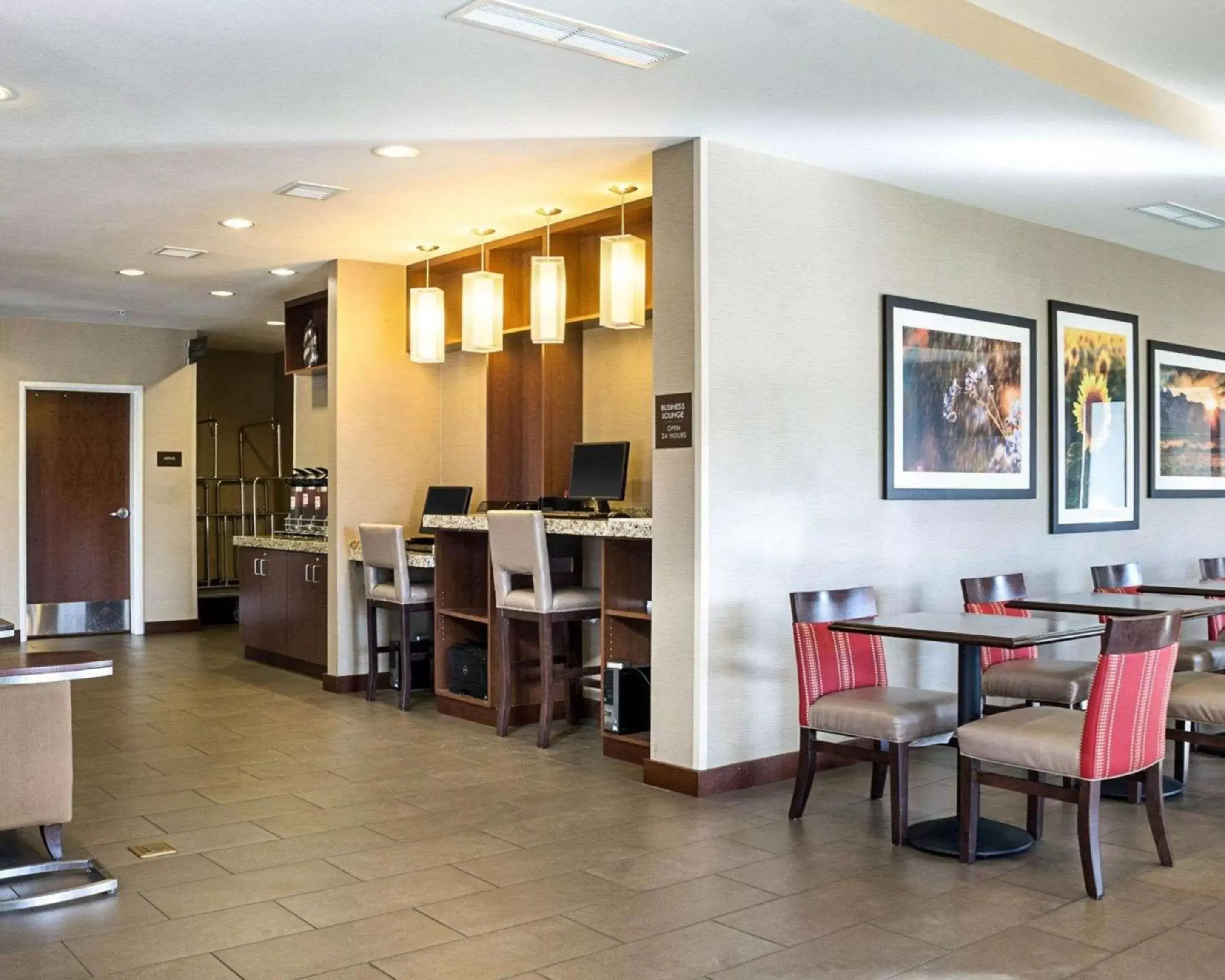 Restaurant/Places to Eat in Comfort Suites Medical Center