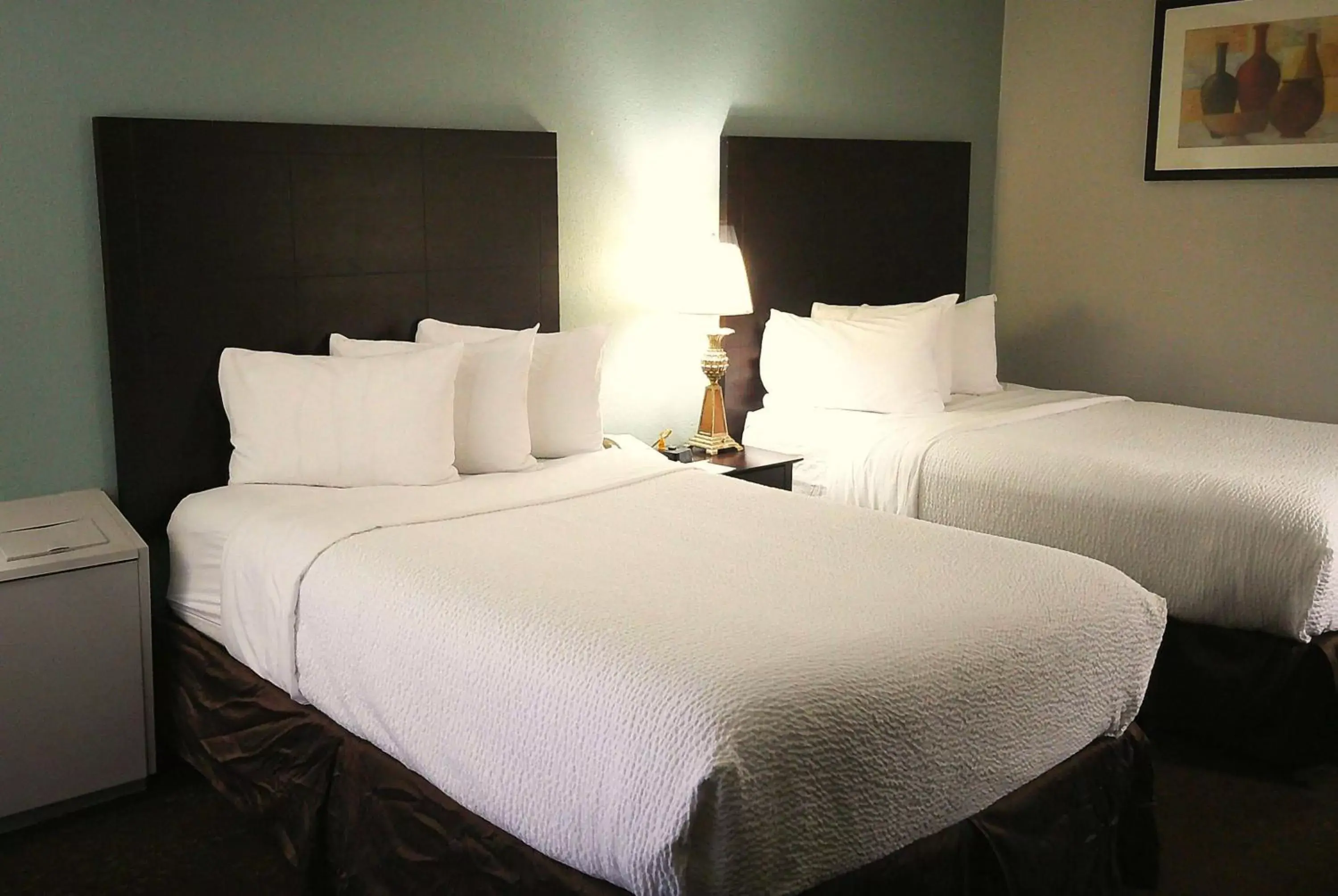 Photo of the whole room, Bed in Wyndham Garden Detroit Metro Airport