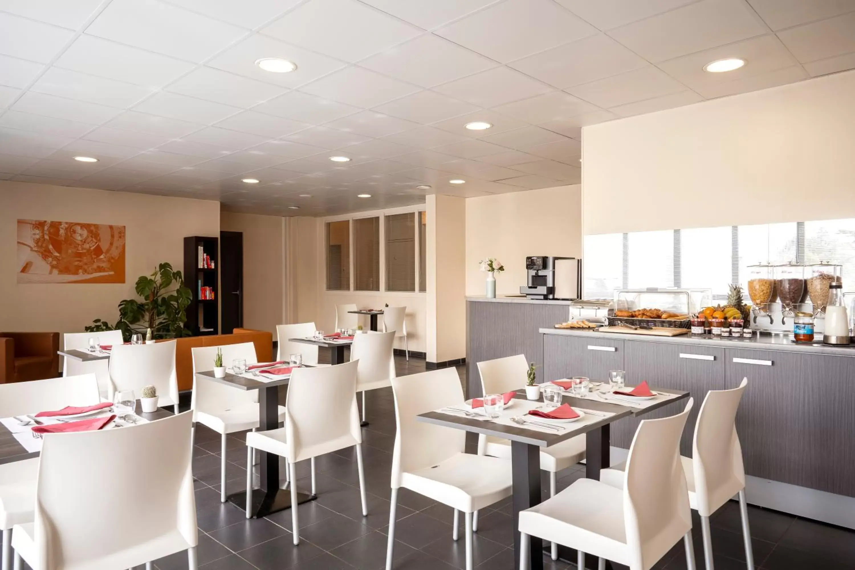 Food and drinks, Restaurant/Places to Eat in Séjours & Affaires Paris Vincennes