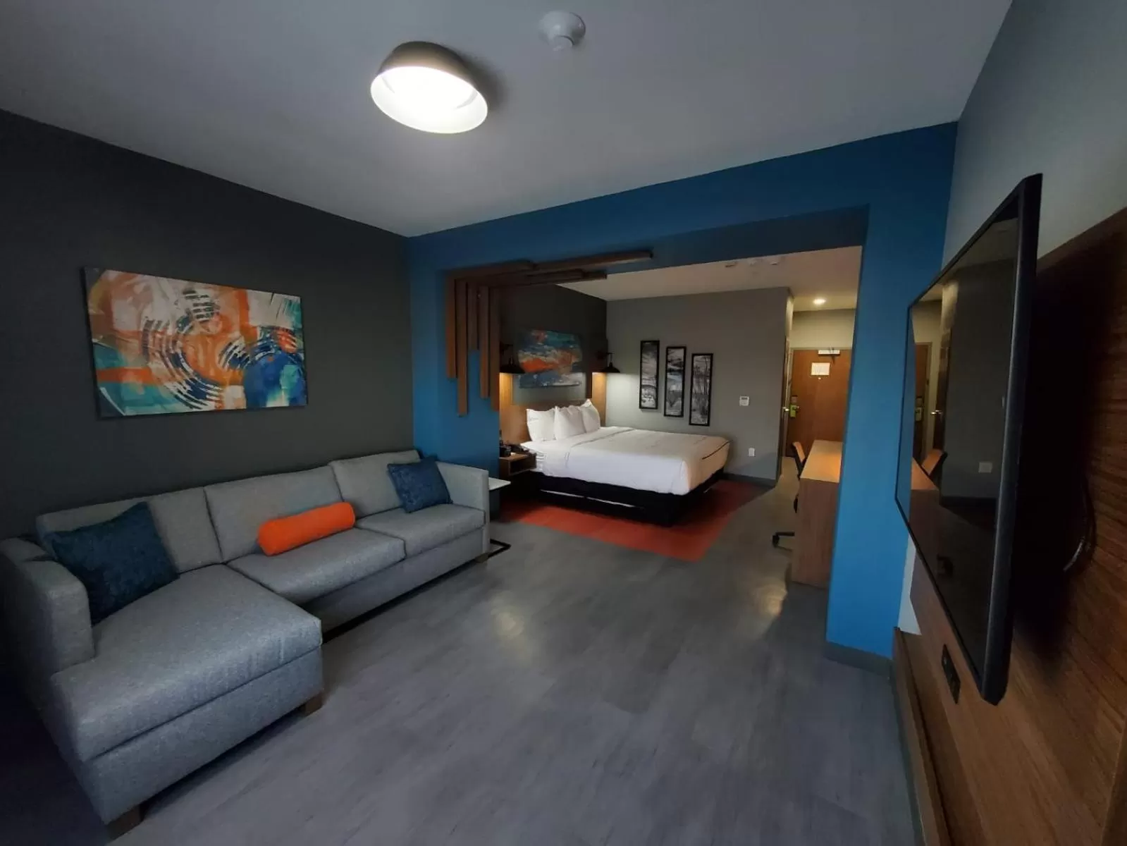 Bed in La Quinta Inn & Suites by Wyndham Fort Stockton Northeast