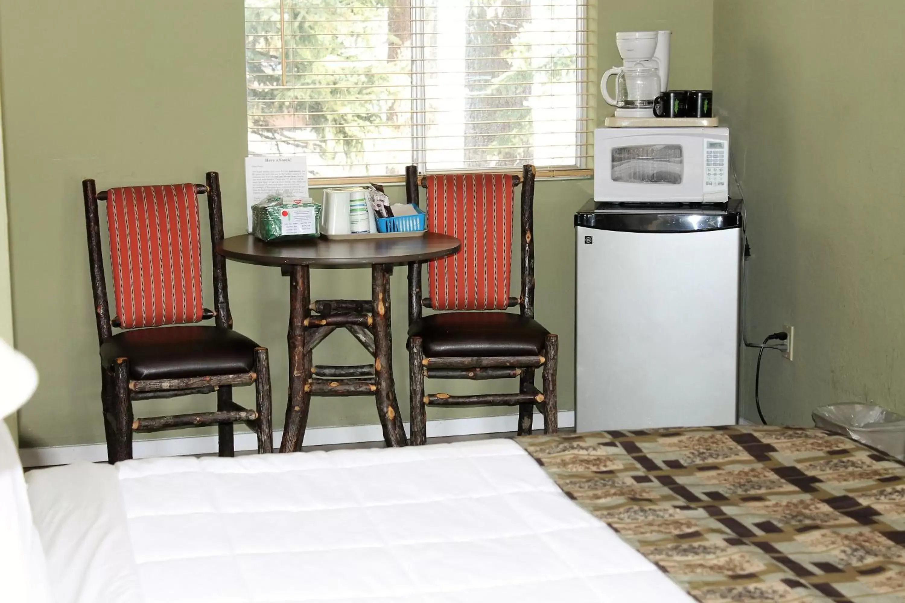 Kitchen/Kitchenette in Big Pines Mountain House