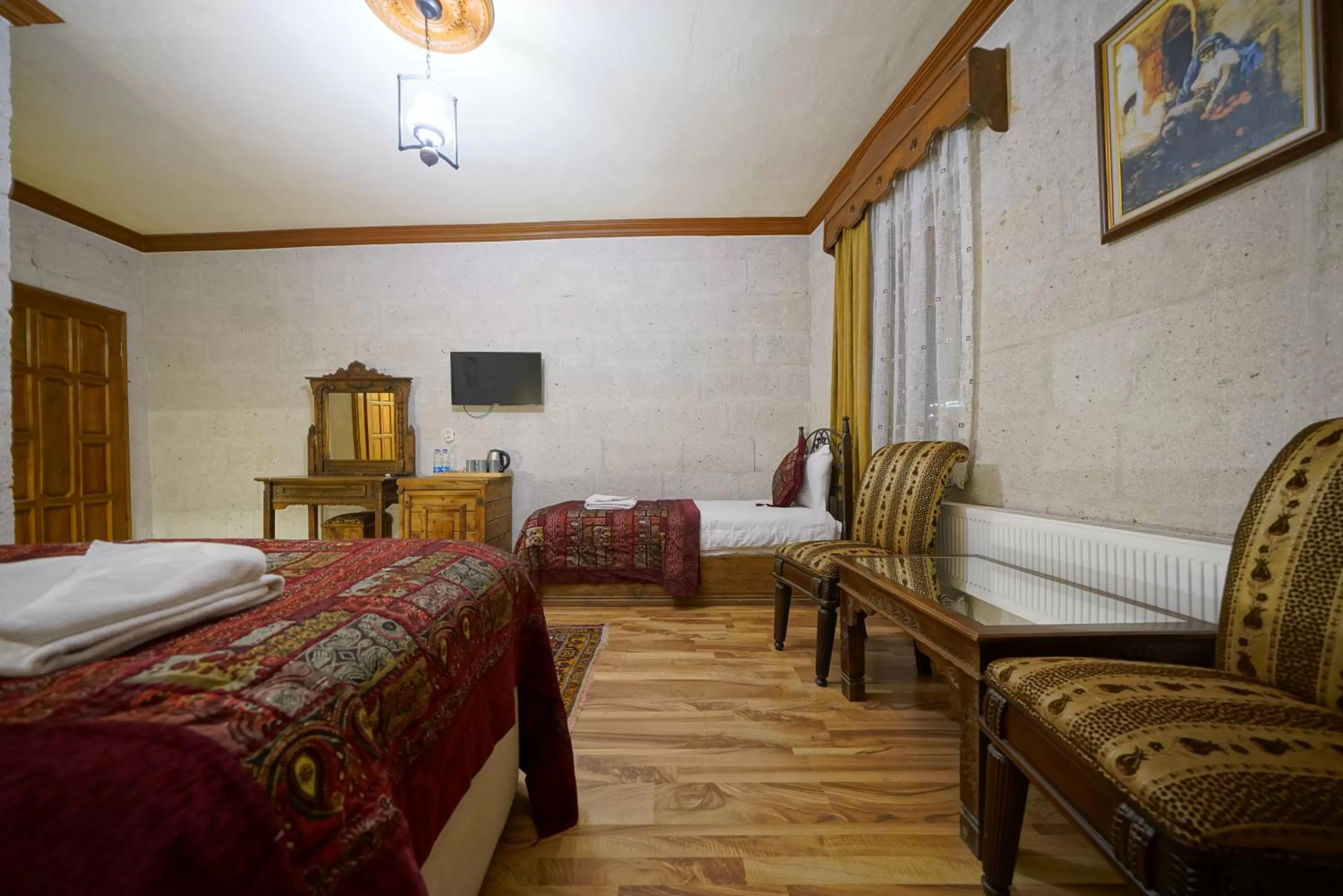 Photo of the whole room, Bed in Arch Palace