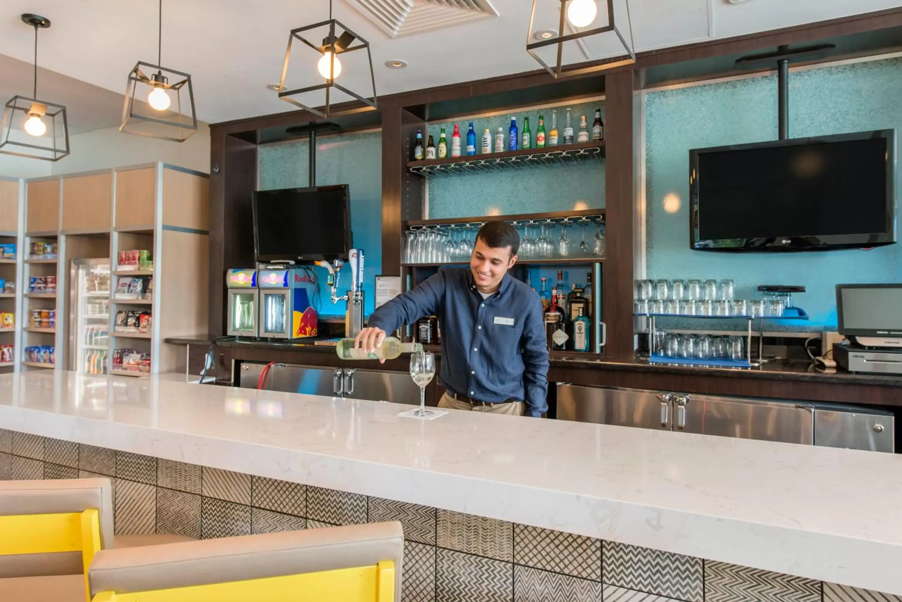 Lounge or bar in Holiday Inn Orlando – Disney Springs™ Area, an IHG Hotel