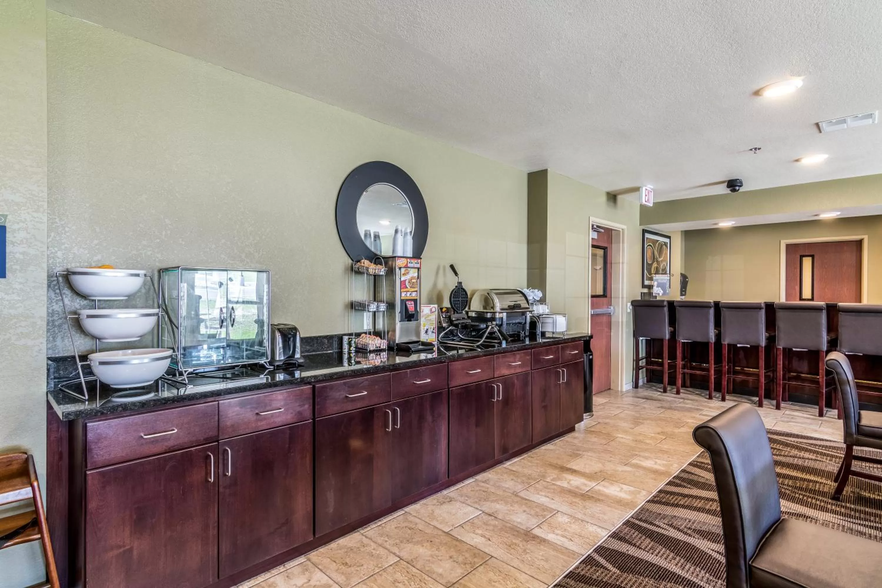 Food and drinks in Cobblestone Inn & Suites - Barron