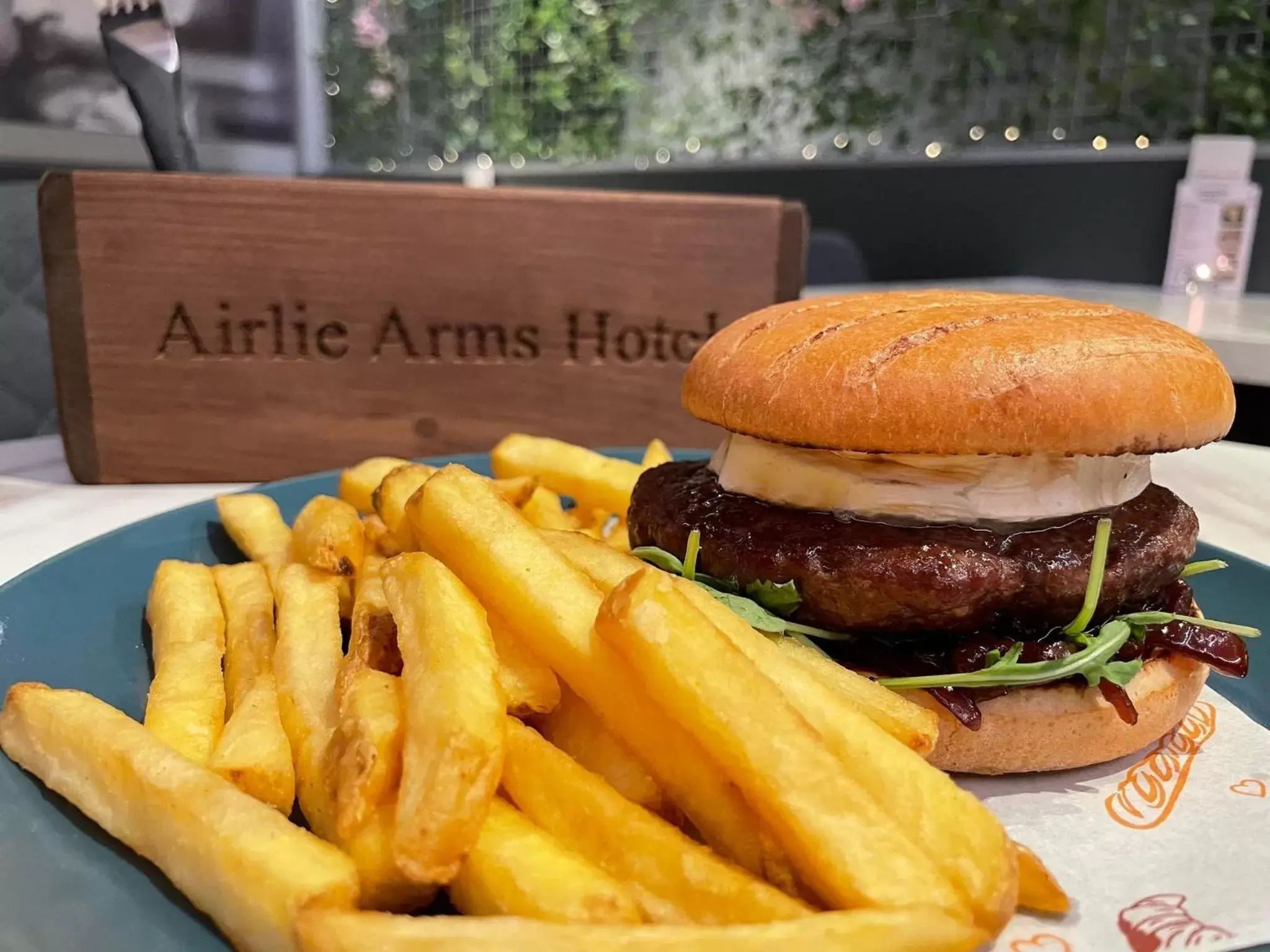 Restaurant/places to eat in Airlie Arms Hotel