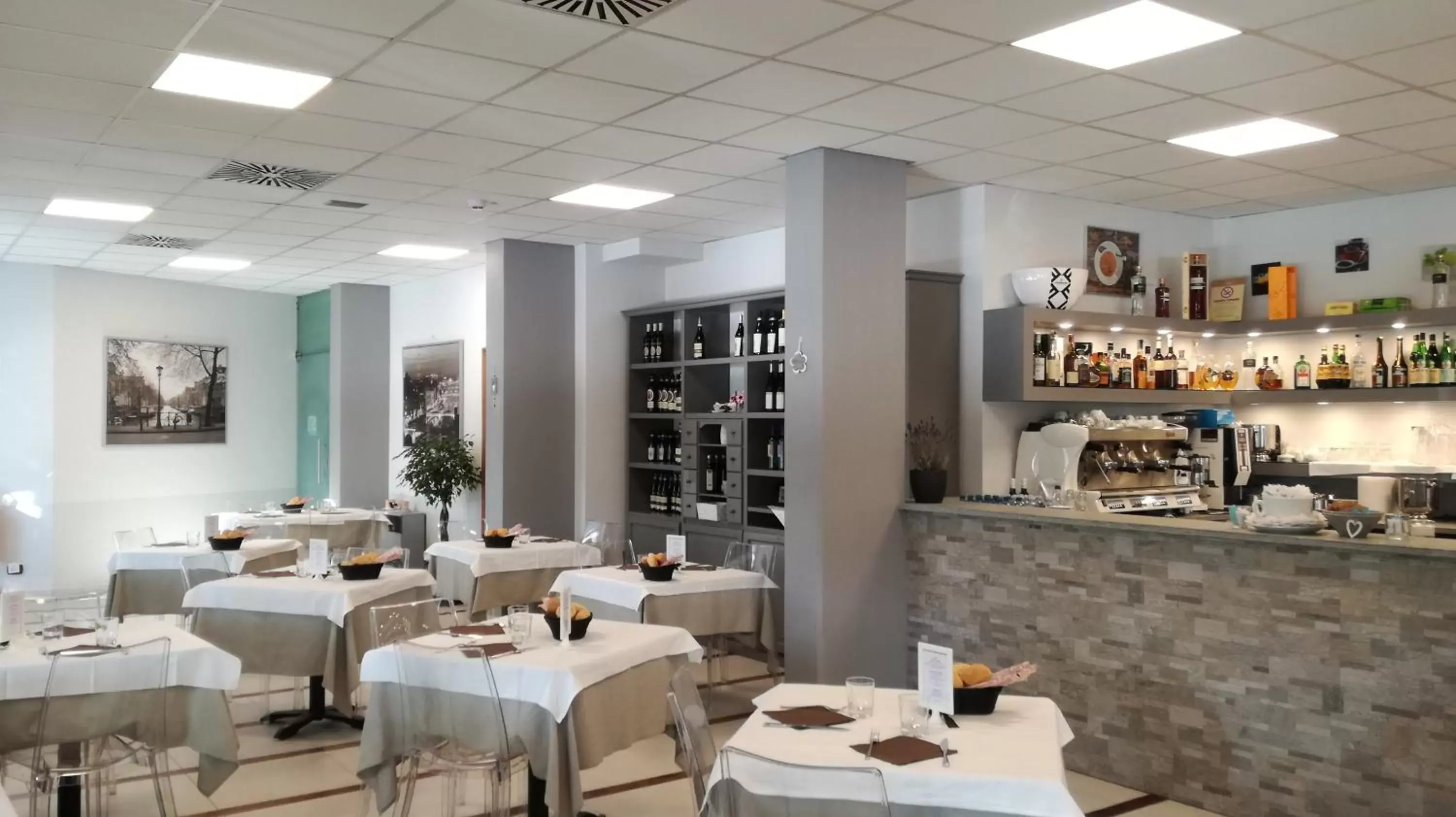 Restaurant/Places to Eat in Hotel Glis