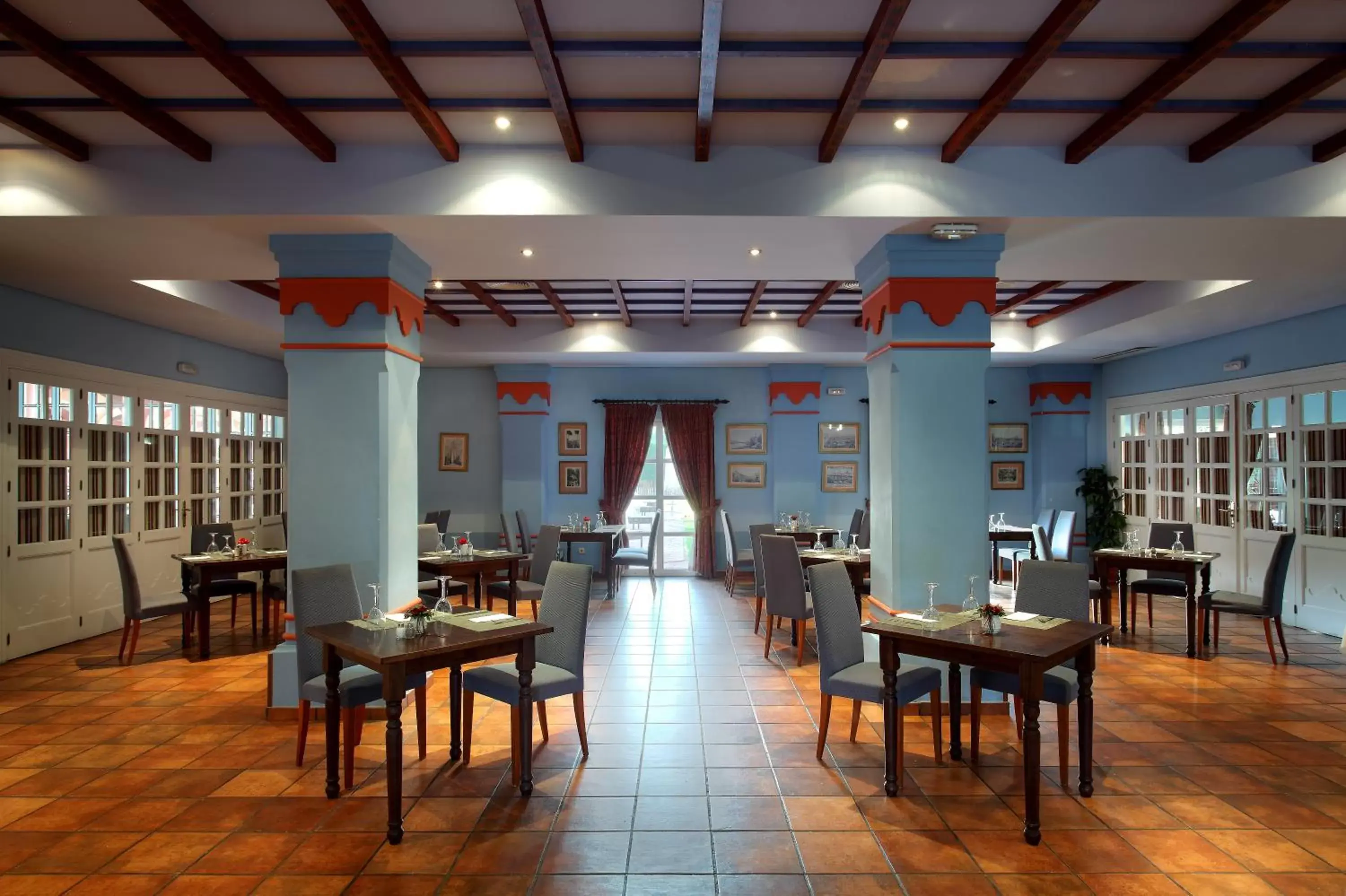 Restaurant/Places to Eat in Exe Gran Hotel Solucar