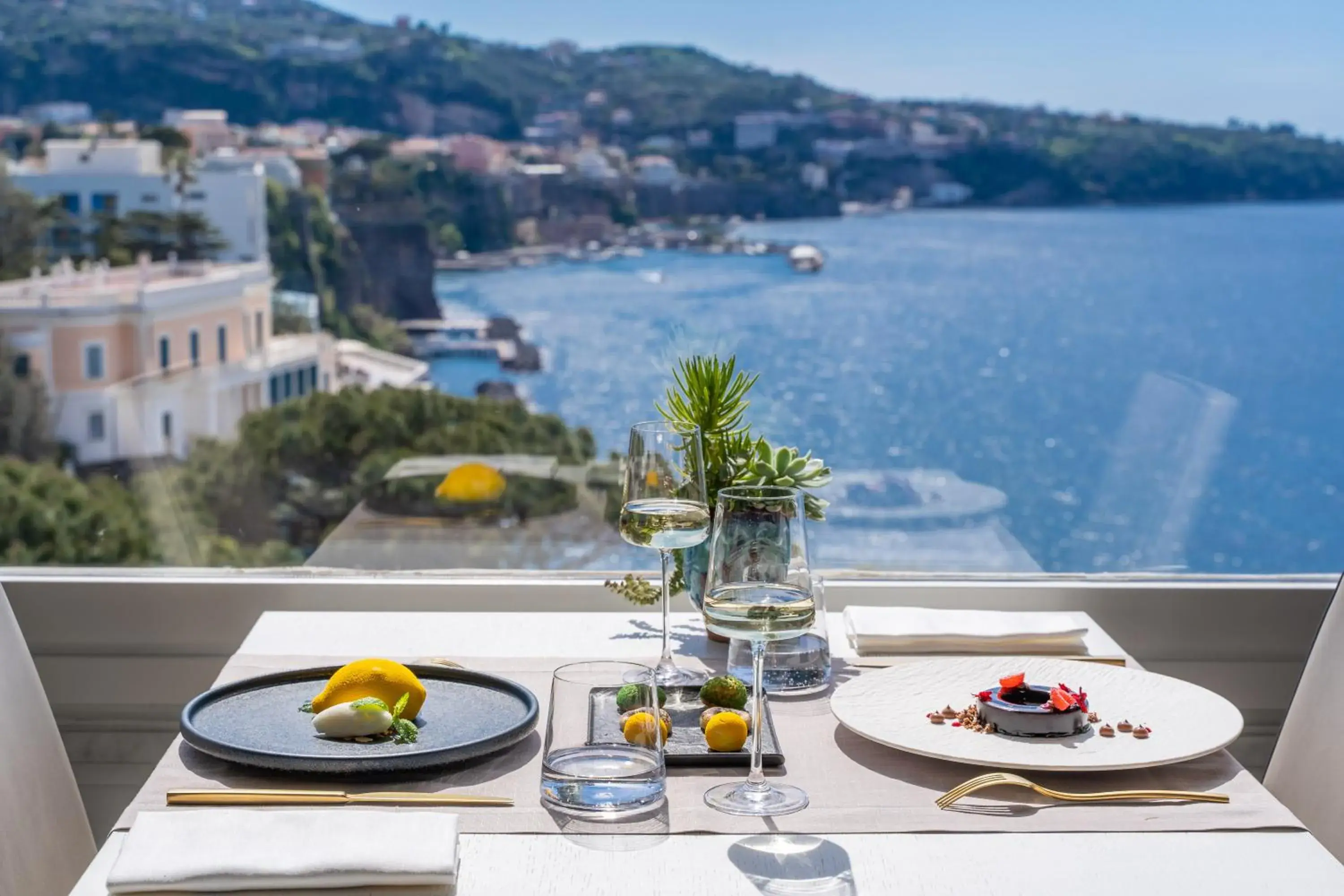 Restaurant/places to eat in Hotel Mediterraneo