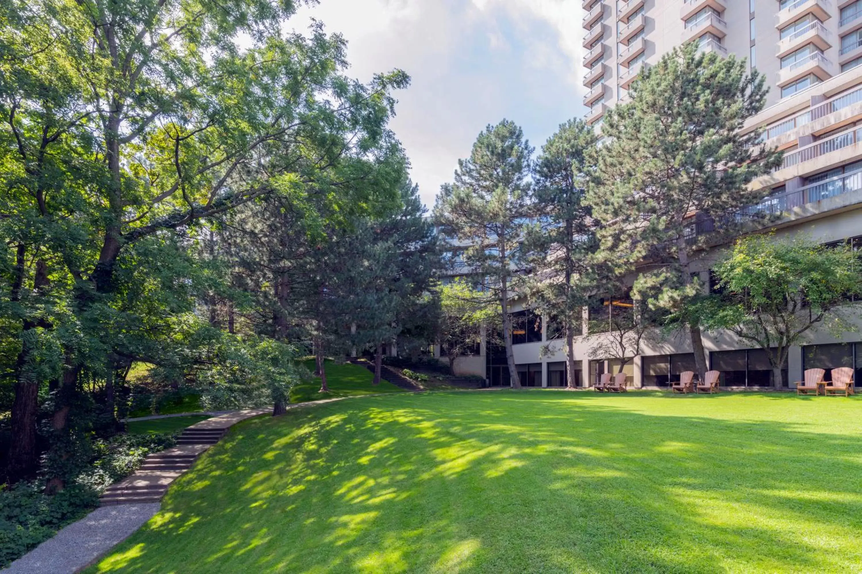 Property building, Garden in Pan Pacific Toronto