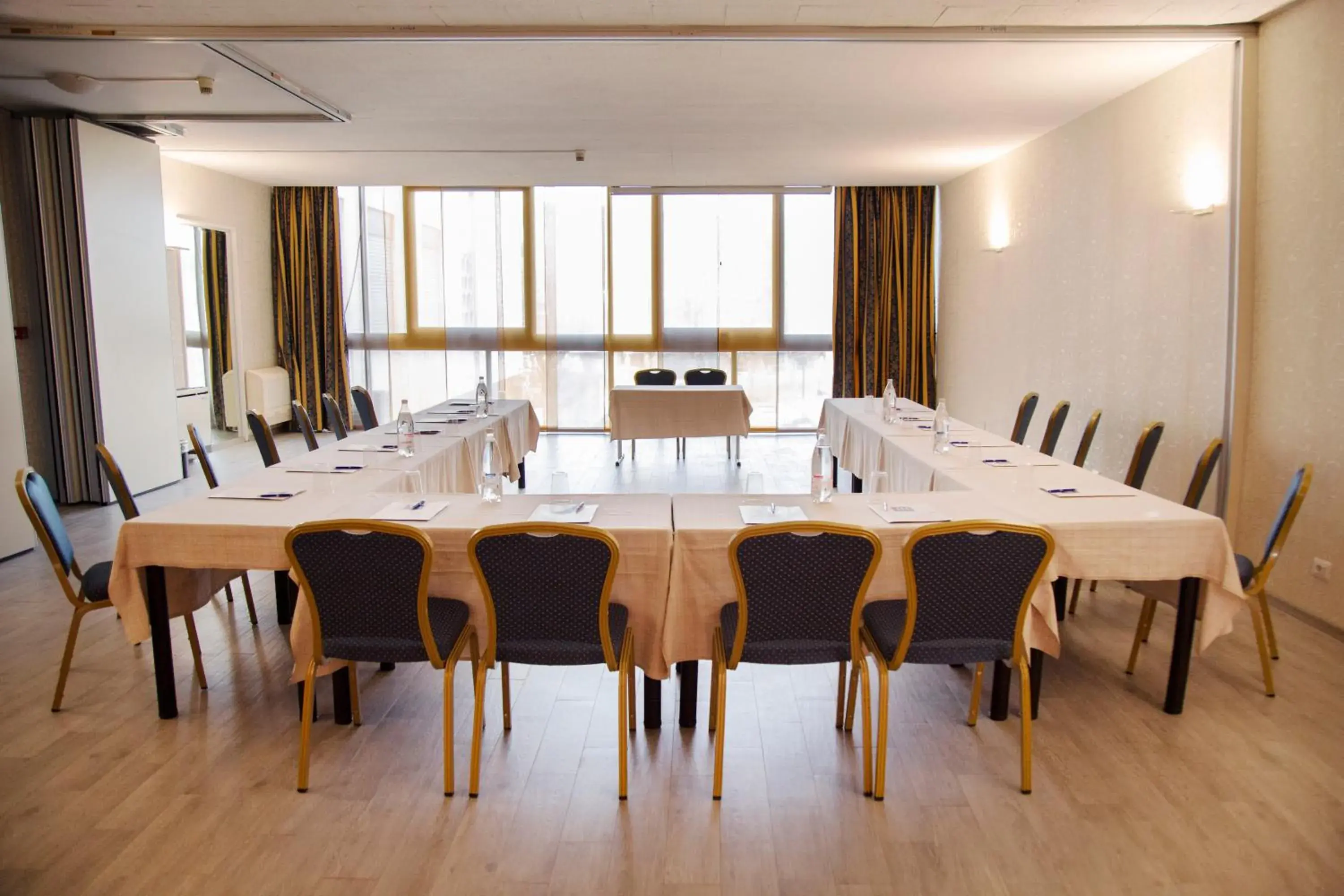 Meeting/conference room in iH Hotels Milano Eur - Trezzano sul Naviglio