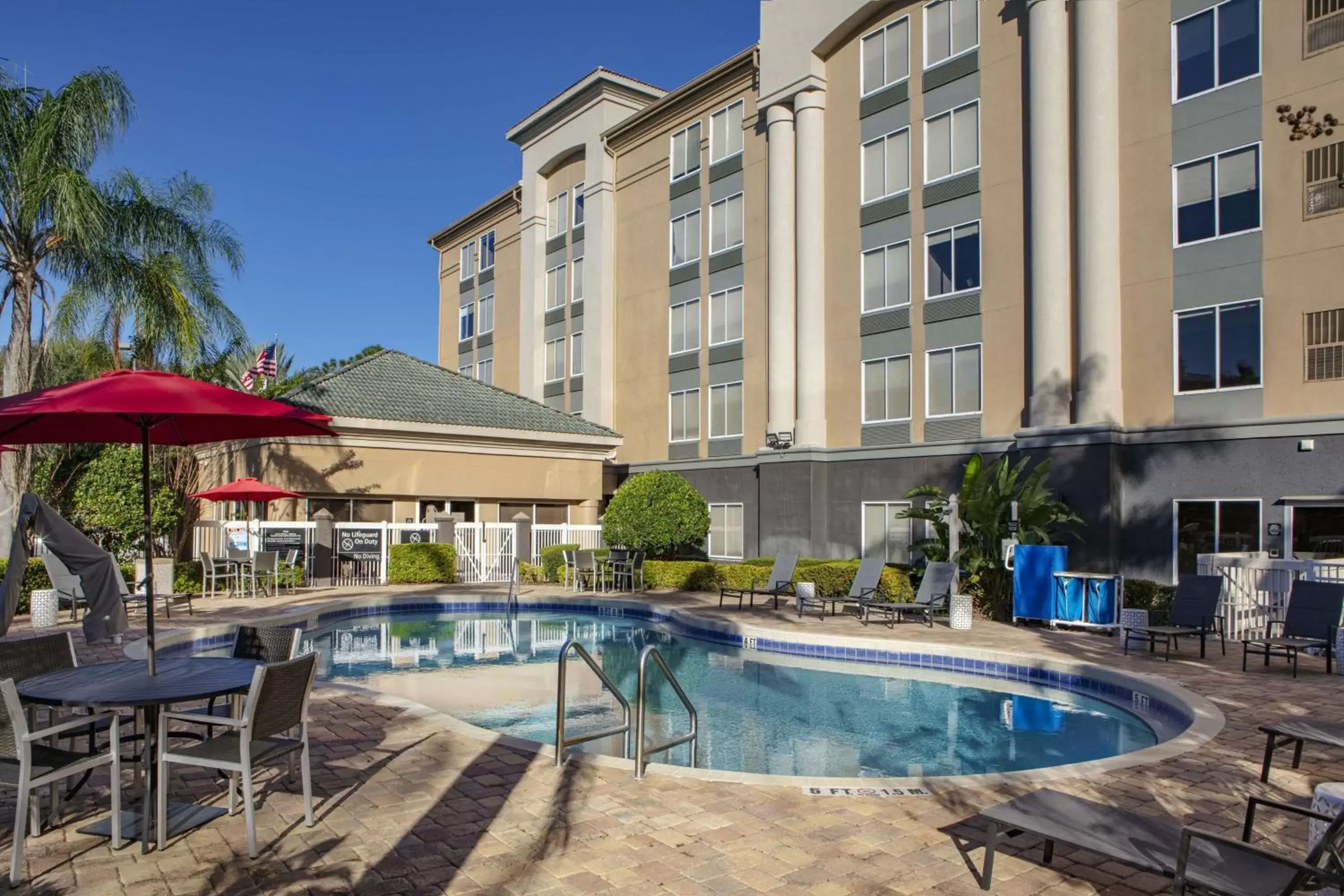 Property building, Swimming Pool in Hampton Inn Lake Buena Vista / Orlando