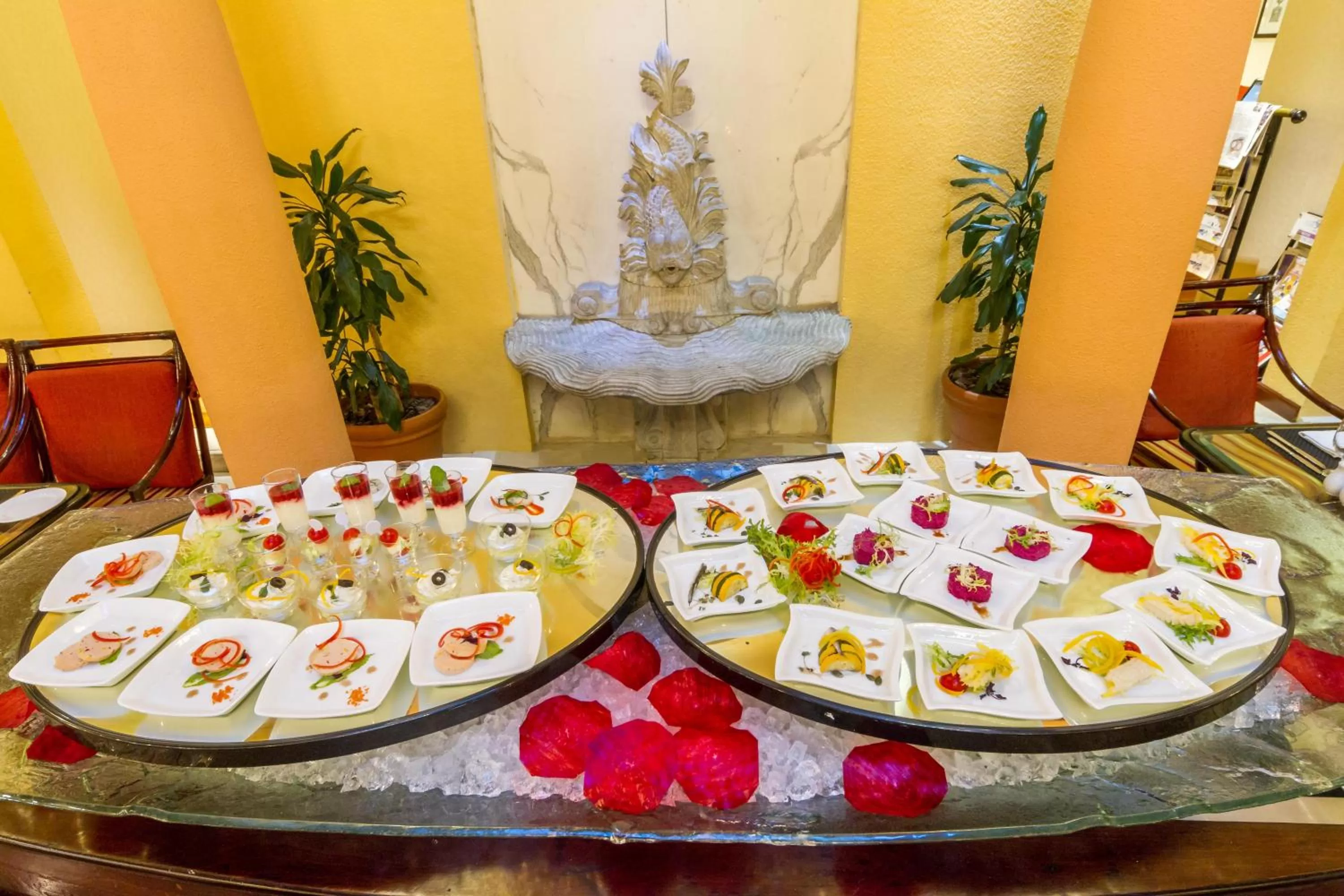 Restaurant/places to eat in Grand Excelsior Hotel Deira