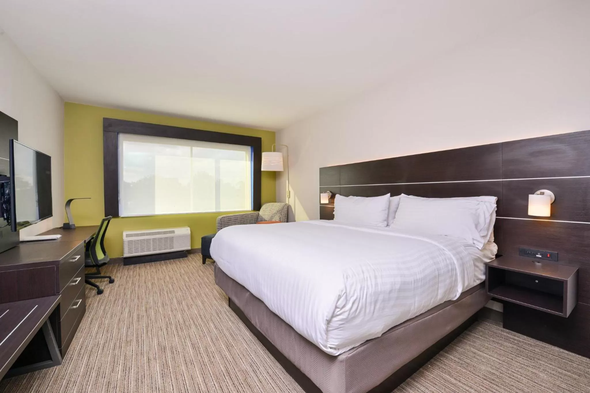 Photo of the whole room, Bed in Holiday Inn Express Donaldsonville by IHG