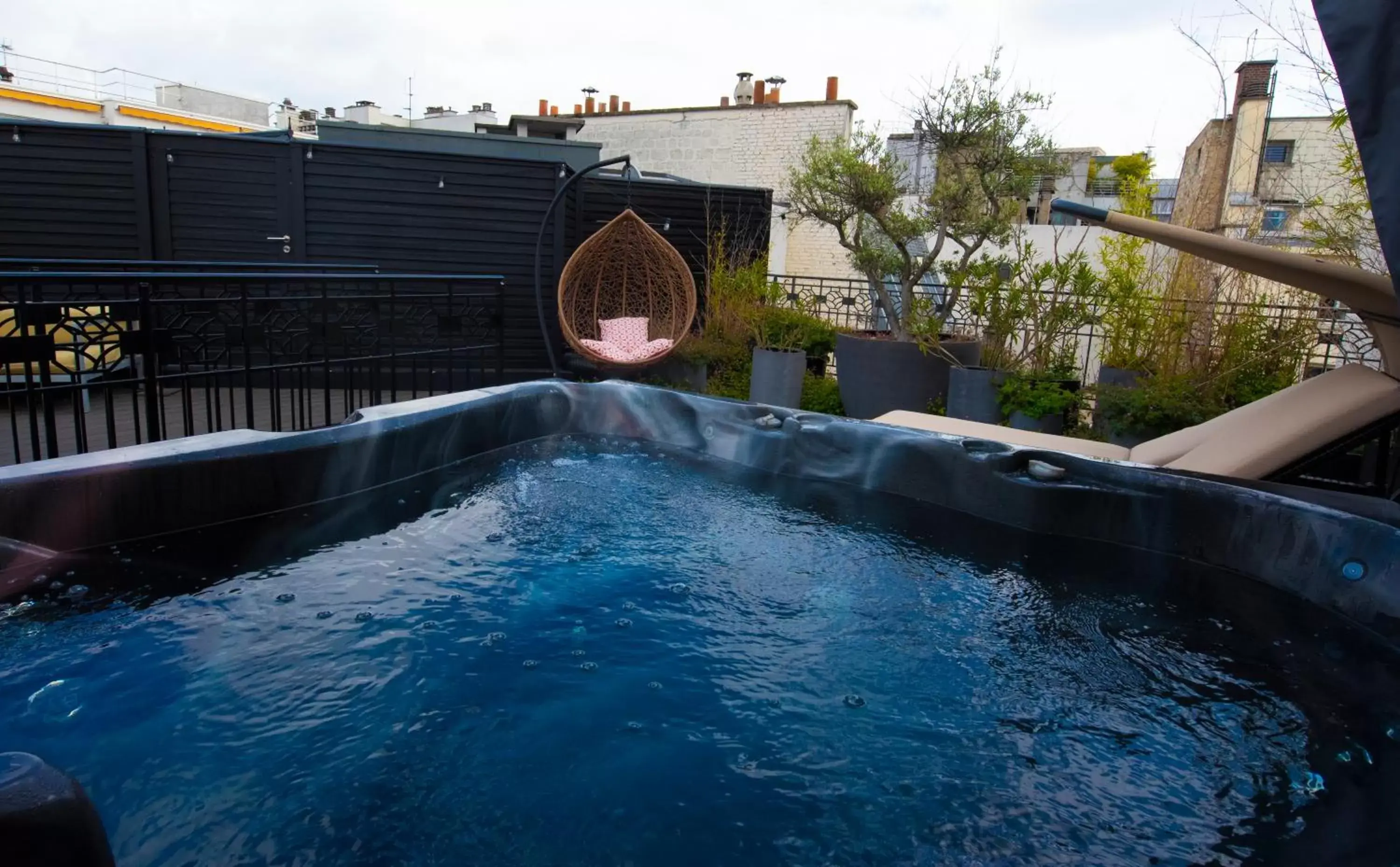 Hot Tub, Swimming Pool in Hôtel Félicien by Elegancia