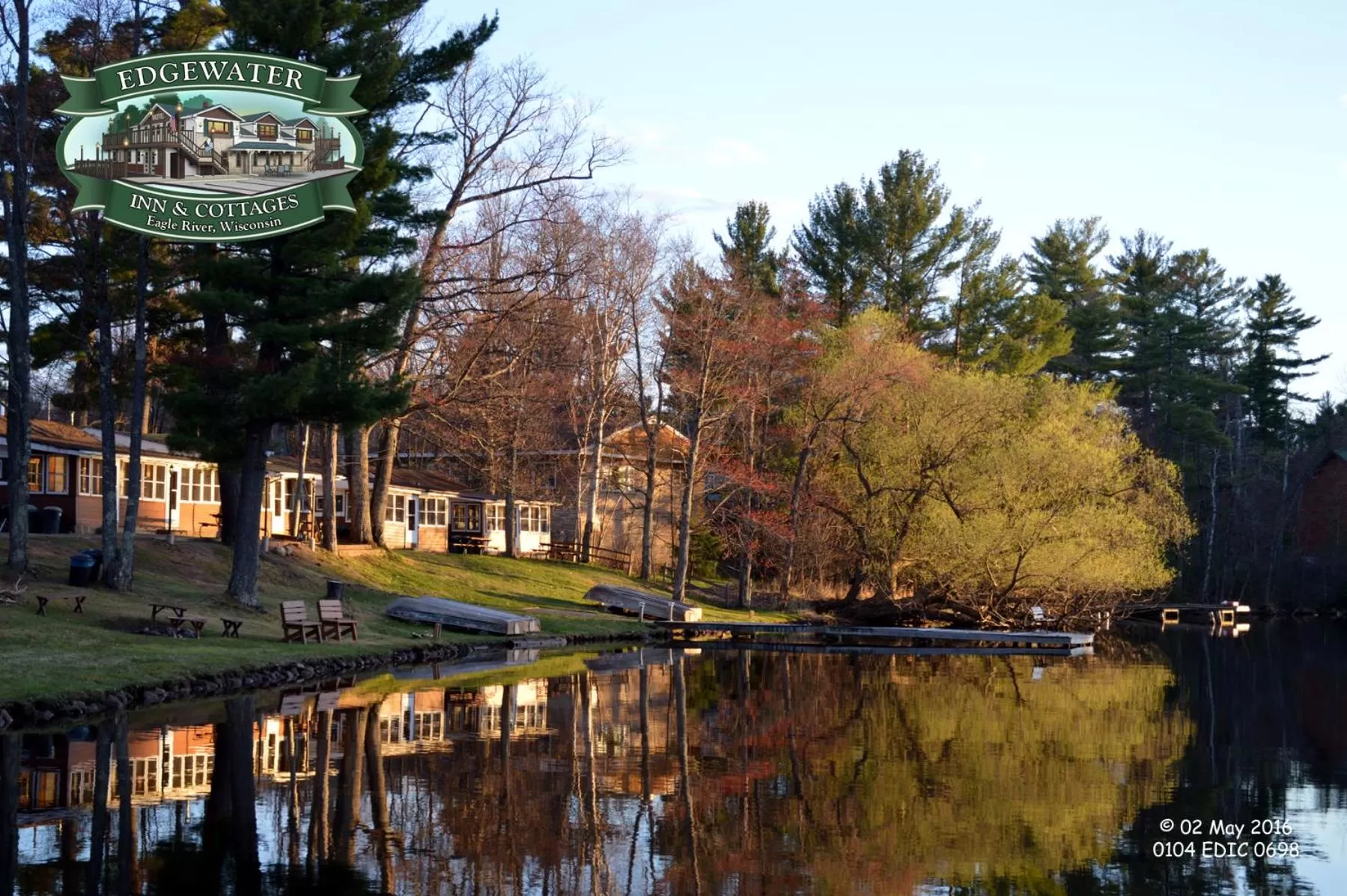 Property Building in Edgewater Inn & Cottages