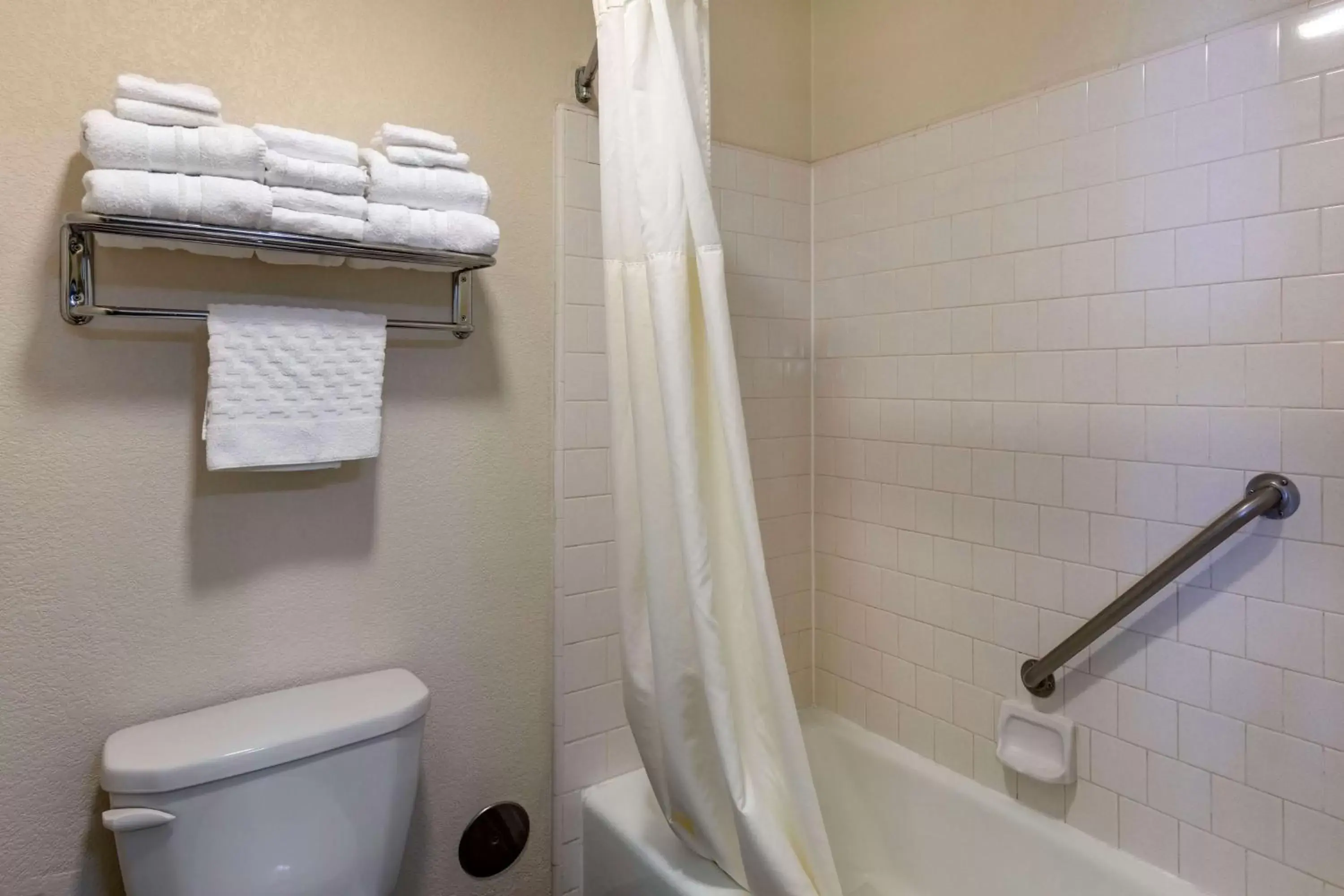 Photo of the whole room, Bathroom in Best Western Town & Country Lodge