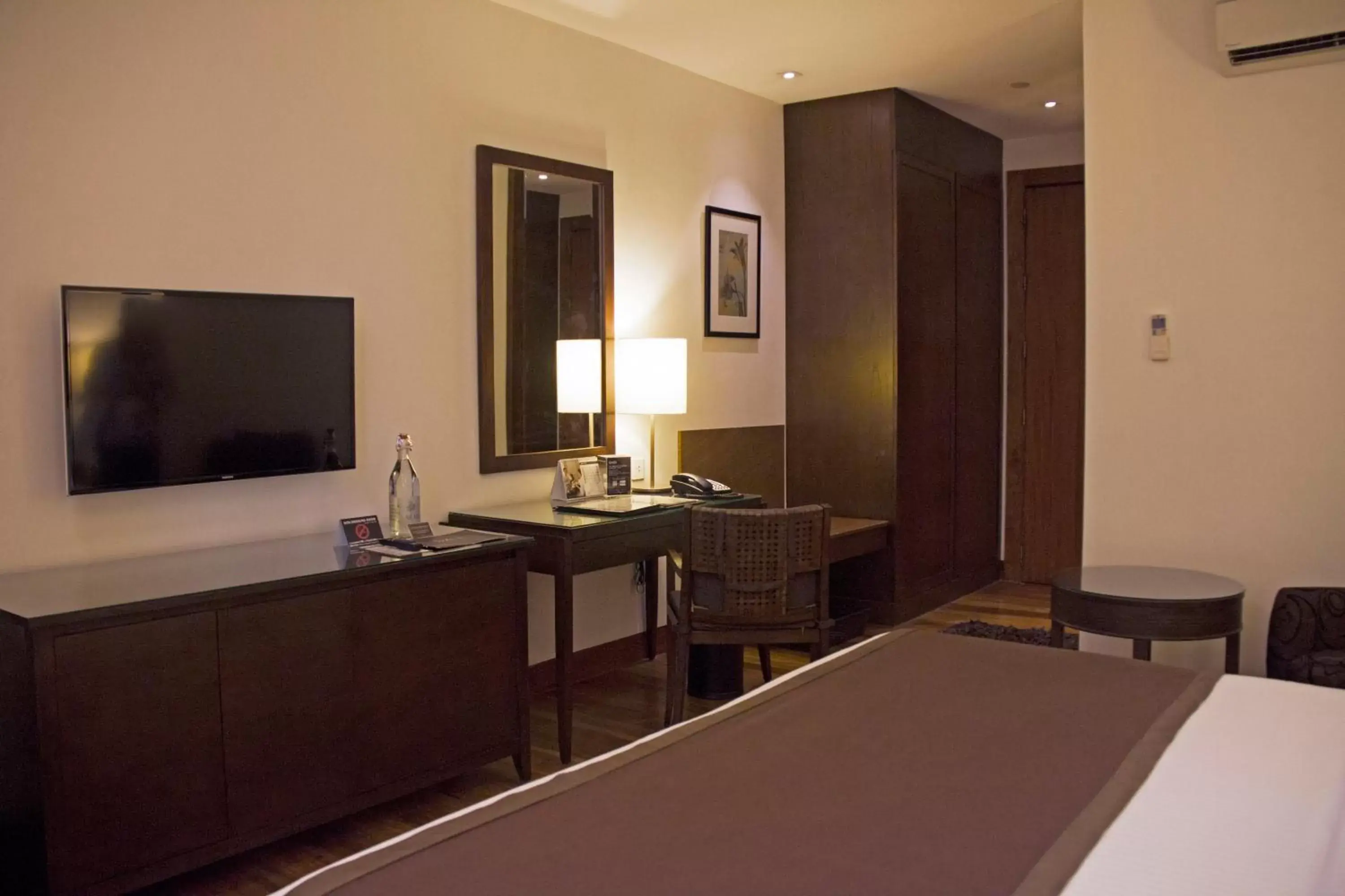 TV and multimedia, TV/Entertainment Center in City Garden Grand Hotel