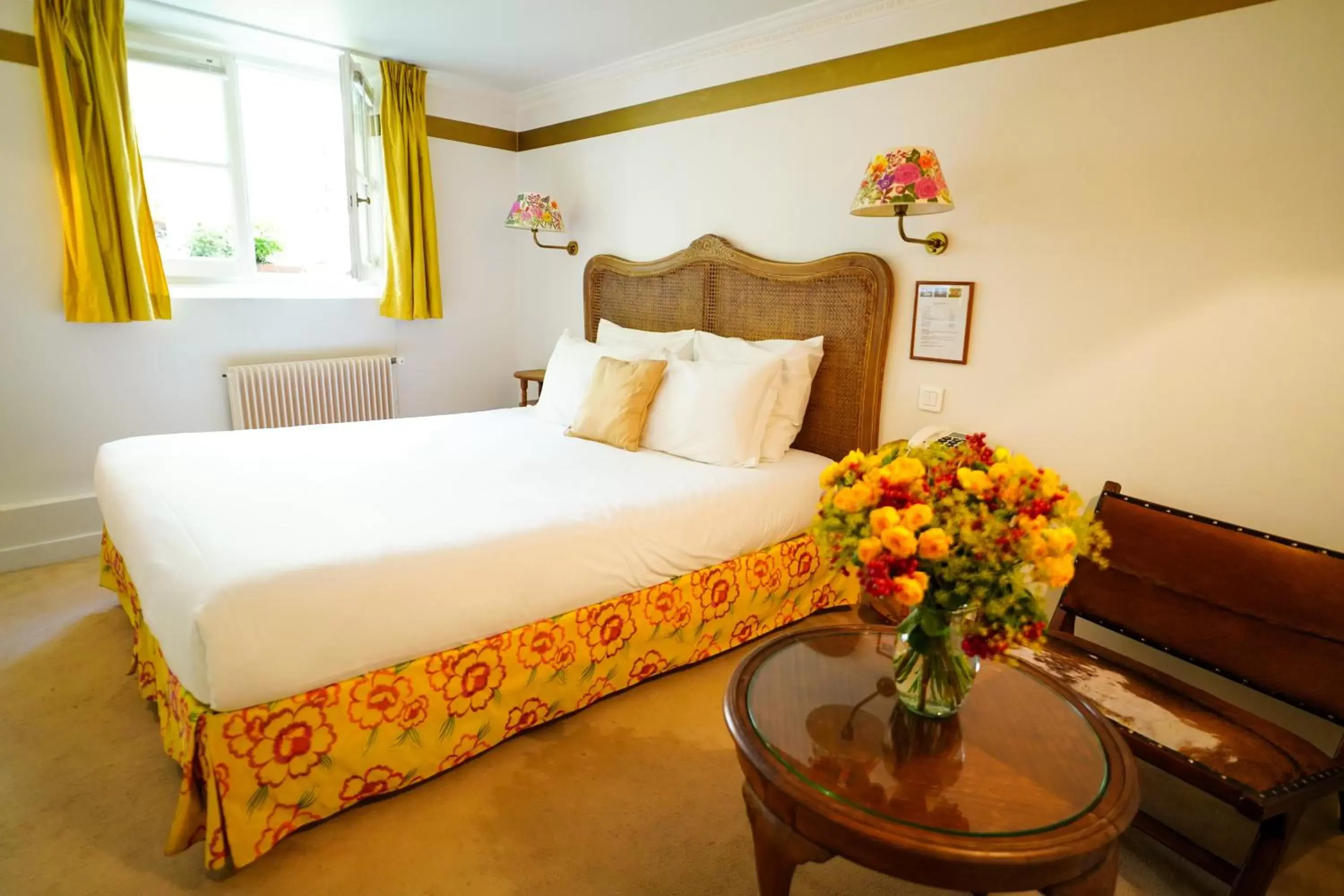 Bedroom, Bed in Villa Escudier