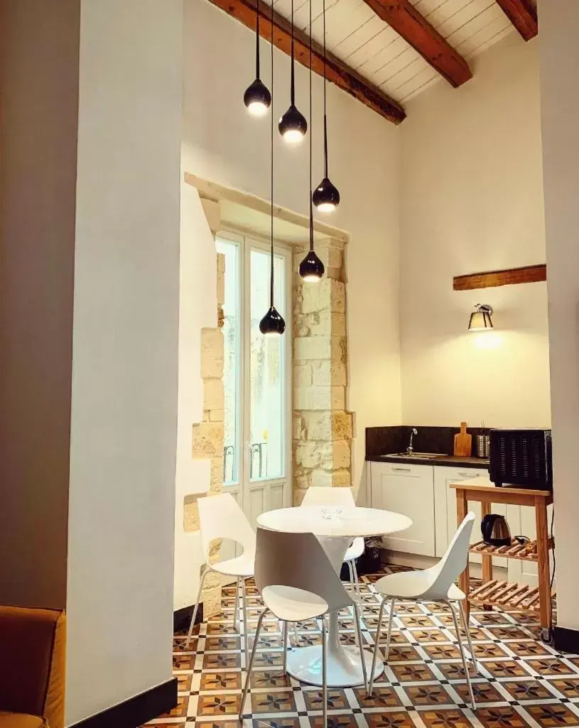 Dining Area in Isabella di Castiglia Apartments