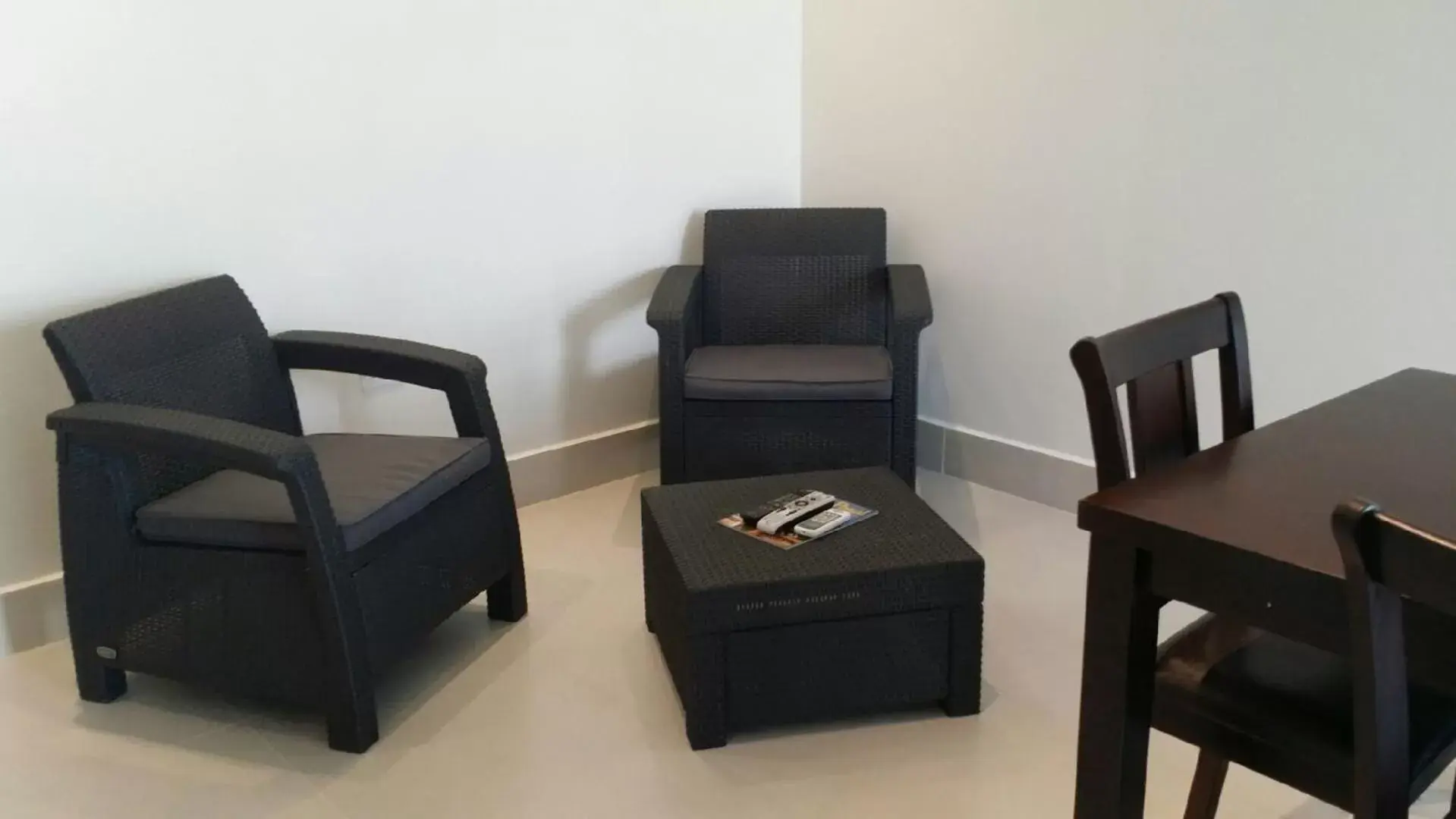 Dining area, Seating Area in Coral Suites