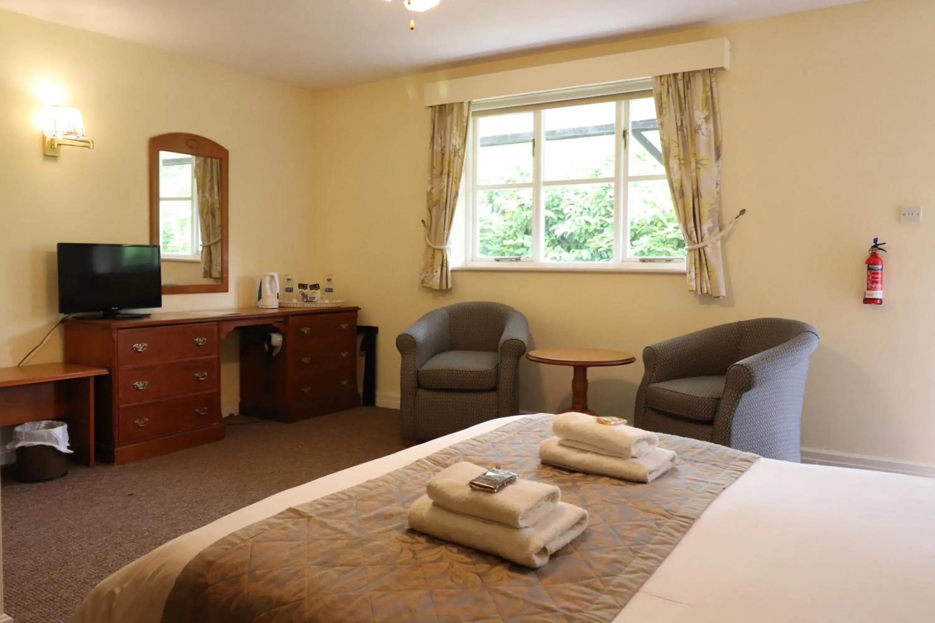 Bedroom, Bed in St George's Lodge, Bisley