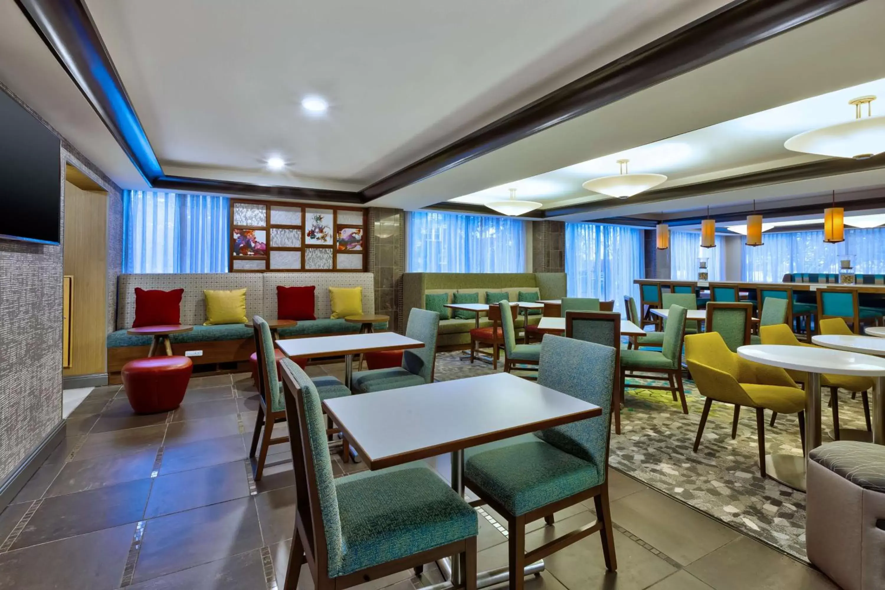Lobby or reception, Restaurant/Places to Eat in Hampton Inn Traverse City