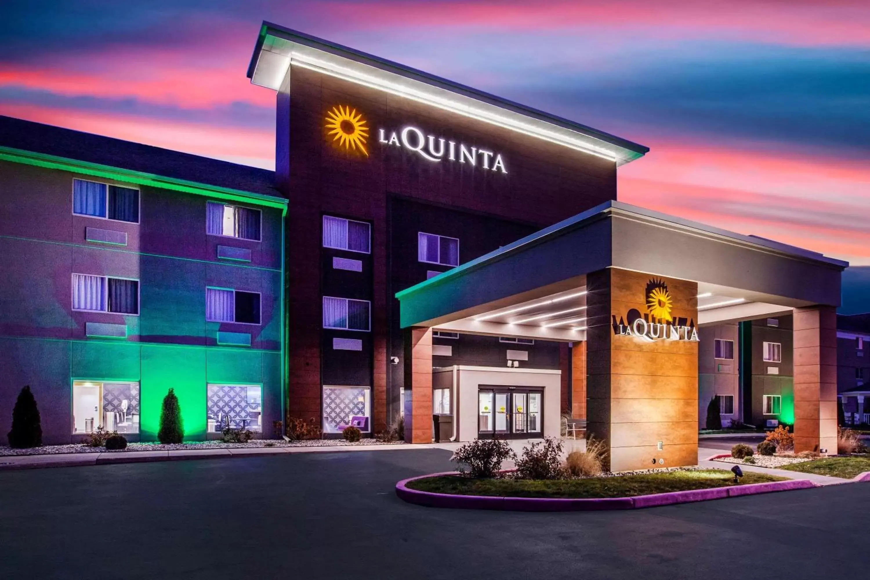 Property building in La Quinta Inn and Suites by Wyndham Elkhart