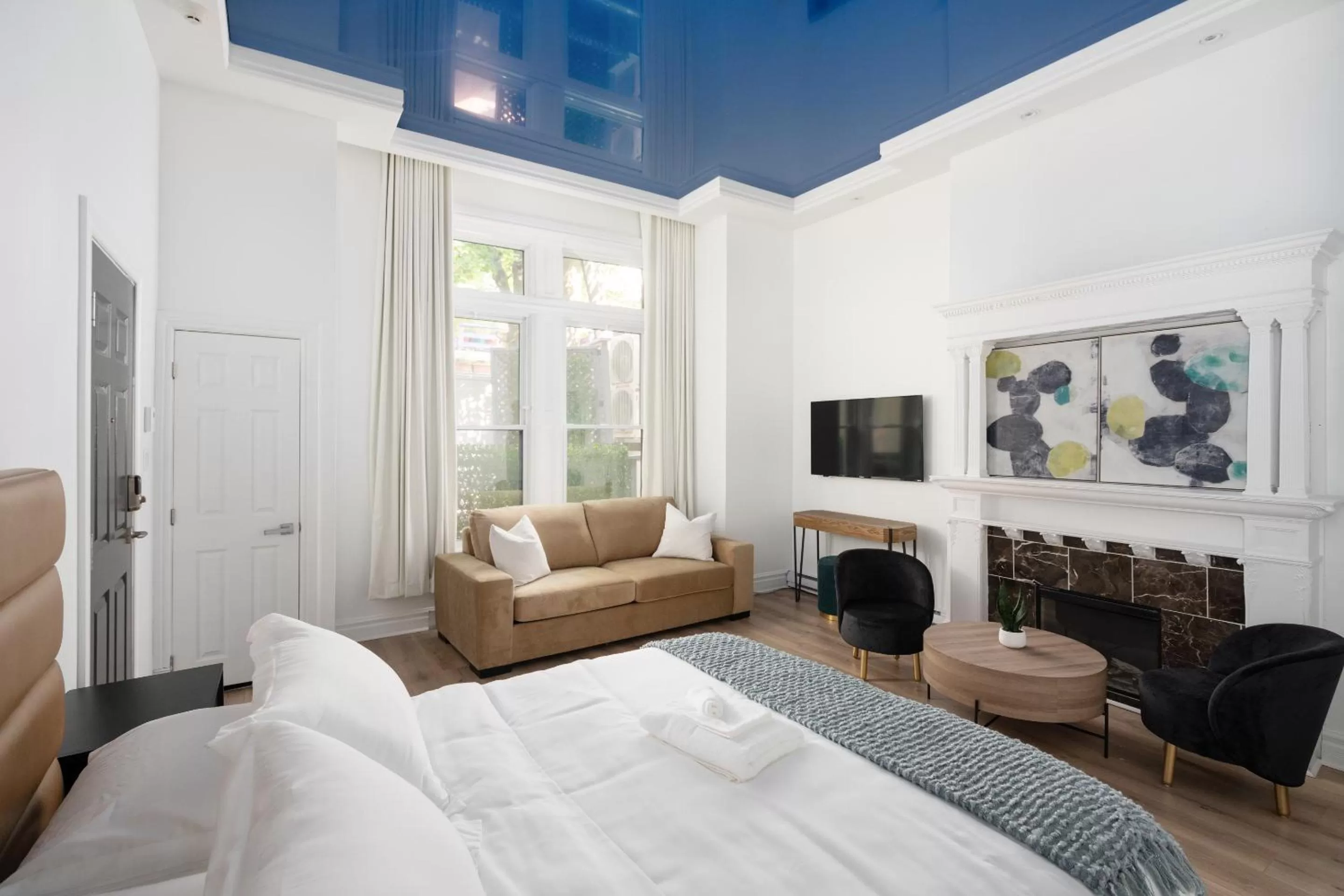 Seating Area in Le Penfield Par Nomade MTL