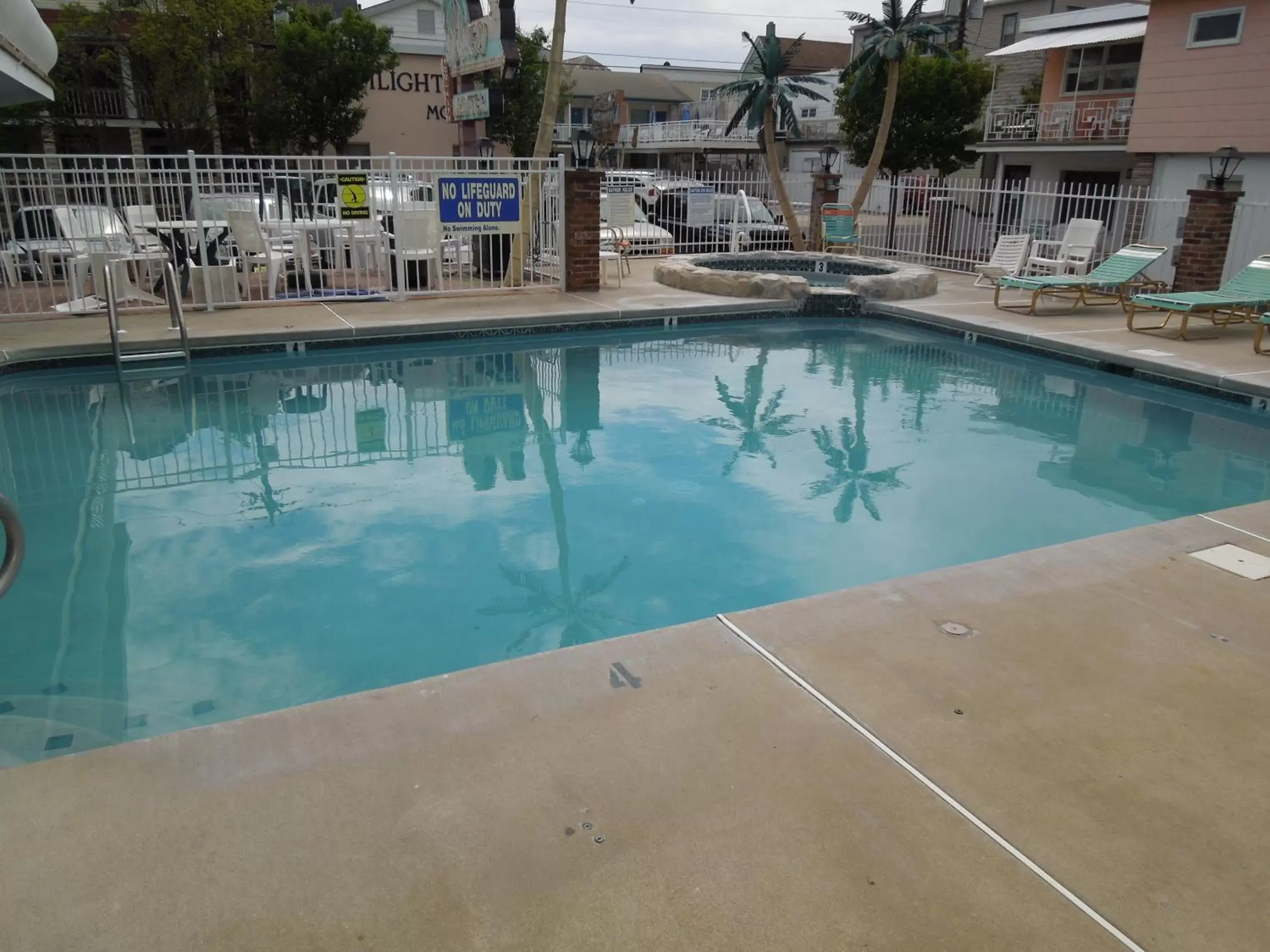 Swimming Pool in Mango Motel