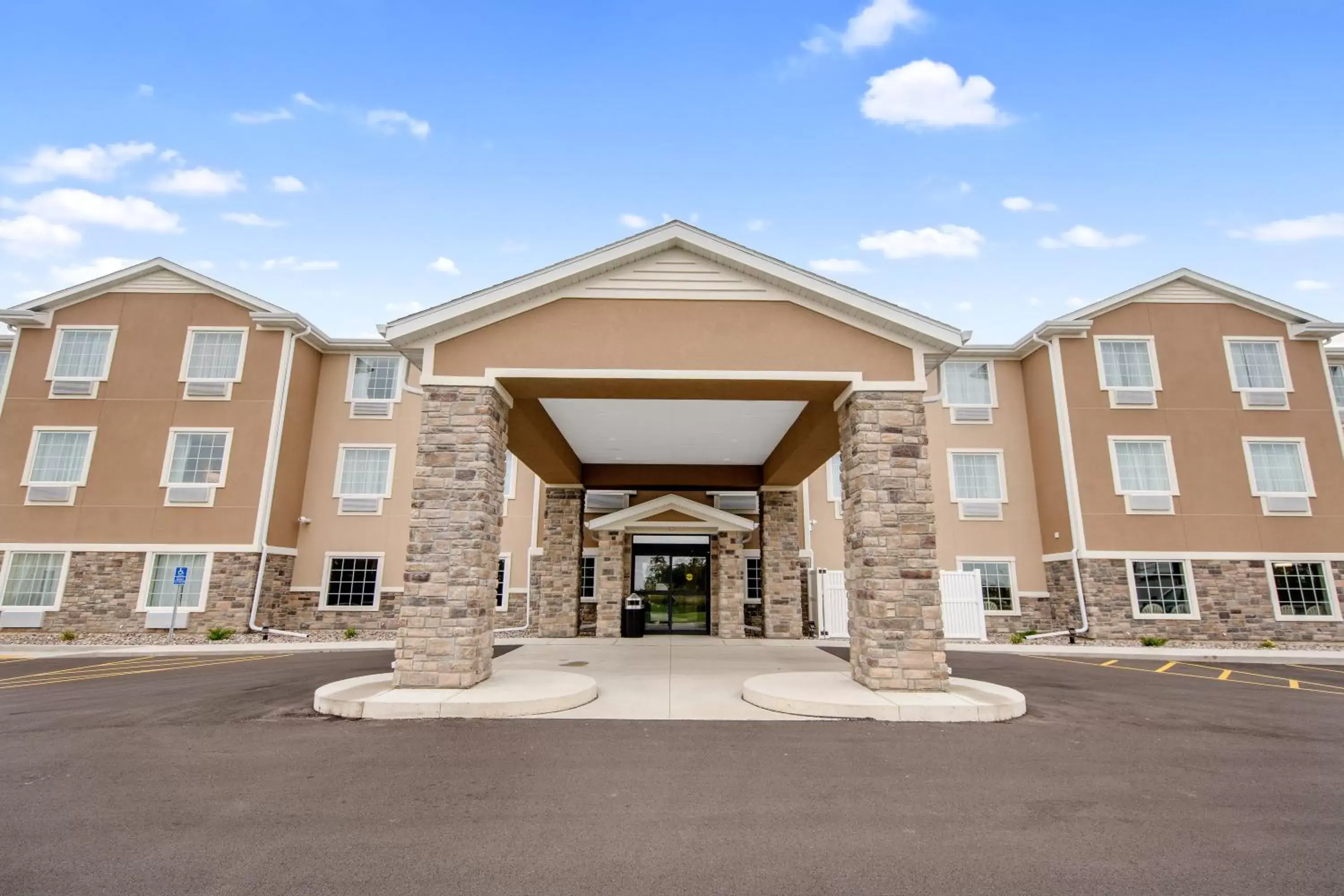 Facade/entrance in Cobblestone Hotel & Suites - Austin Facade/entrance in Cobblestone Hotel & Suites - Austin
