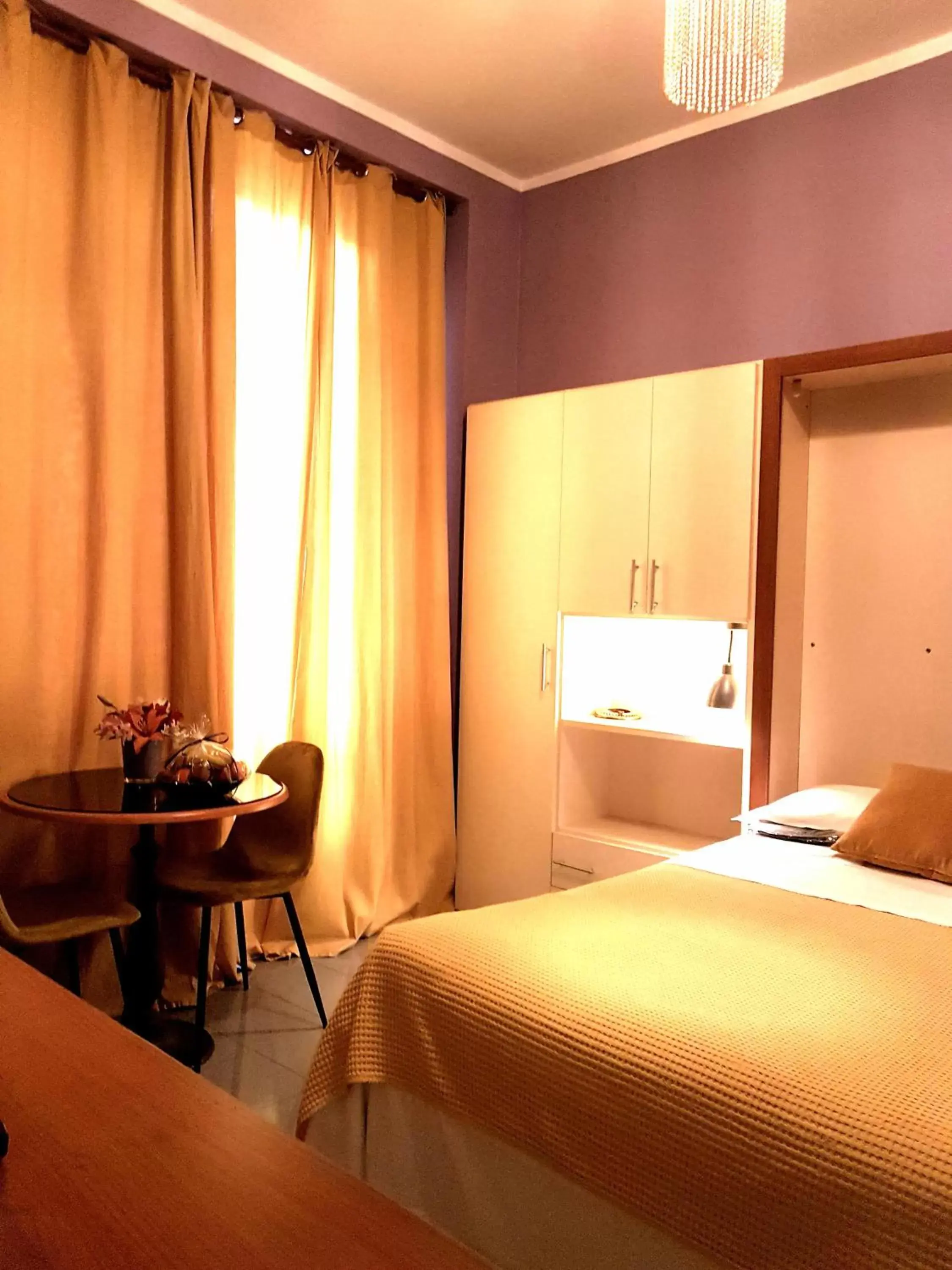 Bed in Residence House Aramis Milano -with free parking