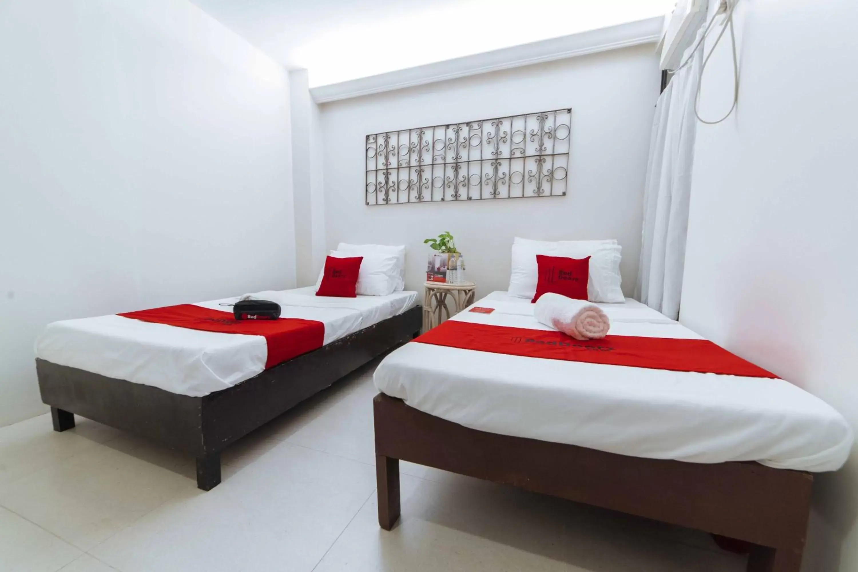 Bedroom, Bed in RedDoorz @ Ledesco Avenue Lapaz Iloilo