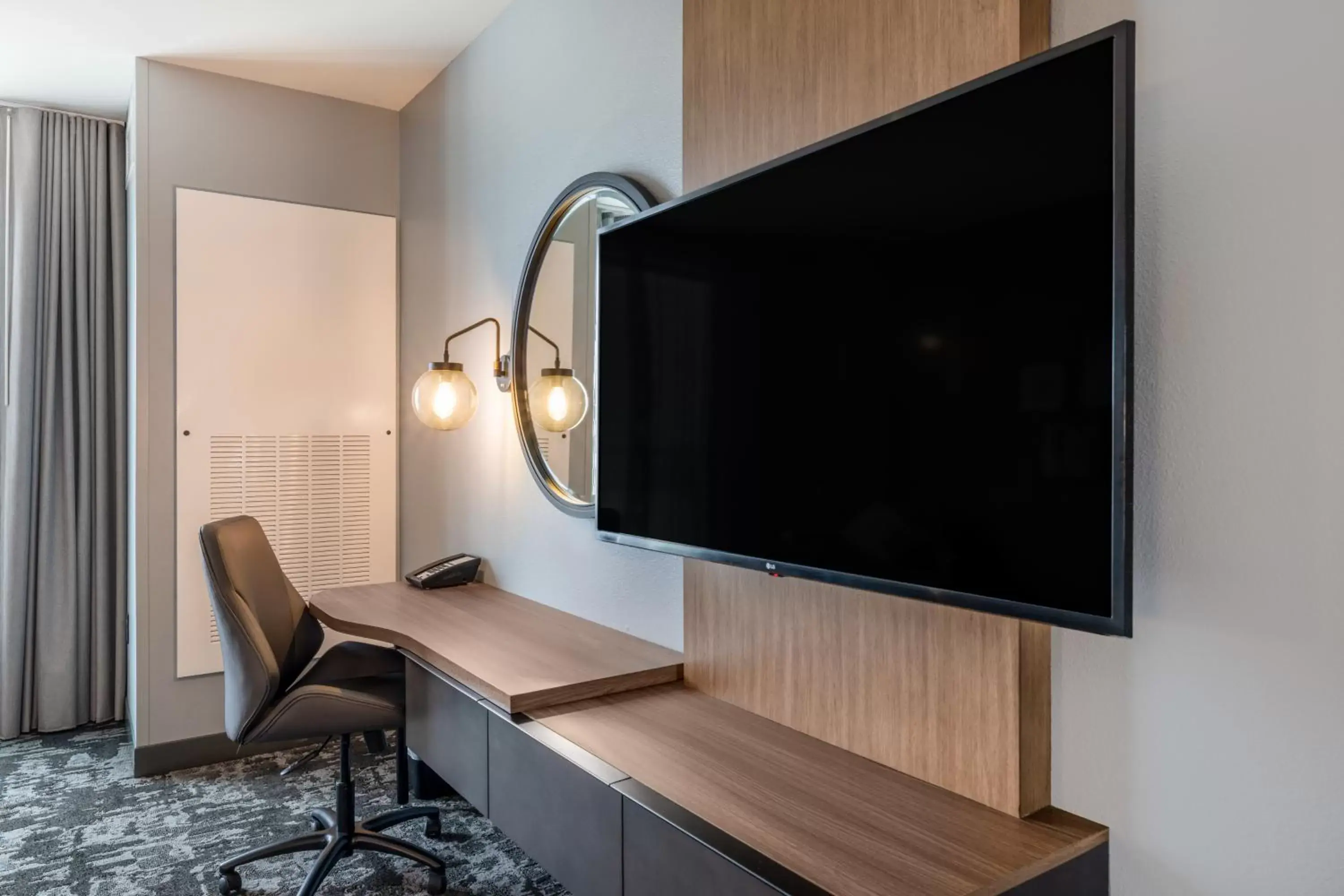 TV/Entertainment Center in Crowne Plaza - Kearney, an IHG Hotel