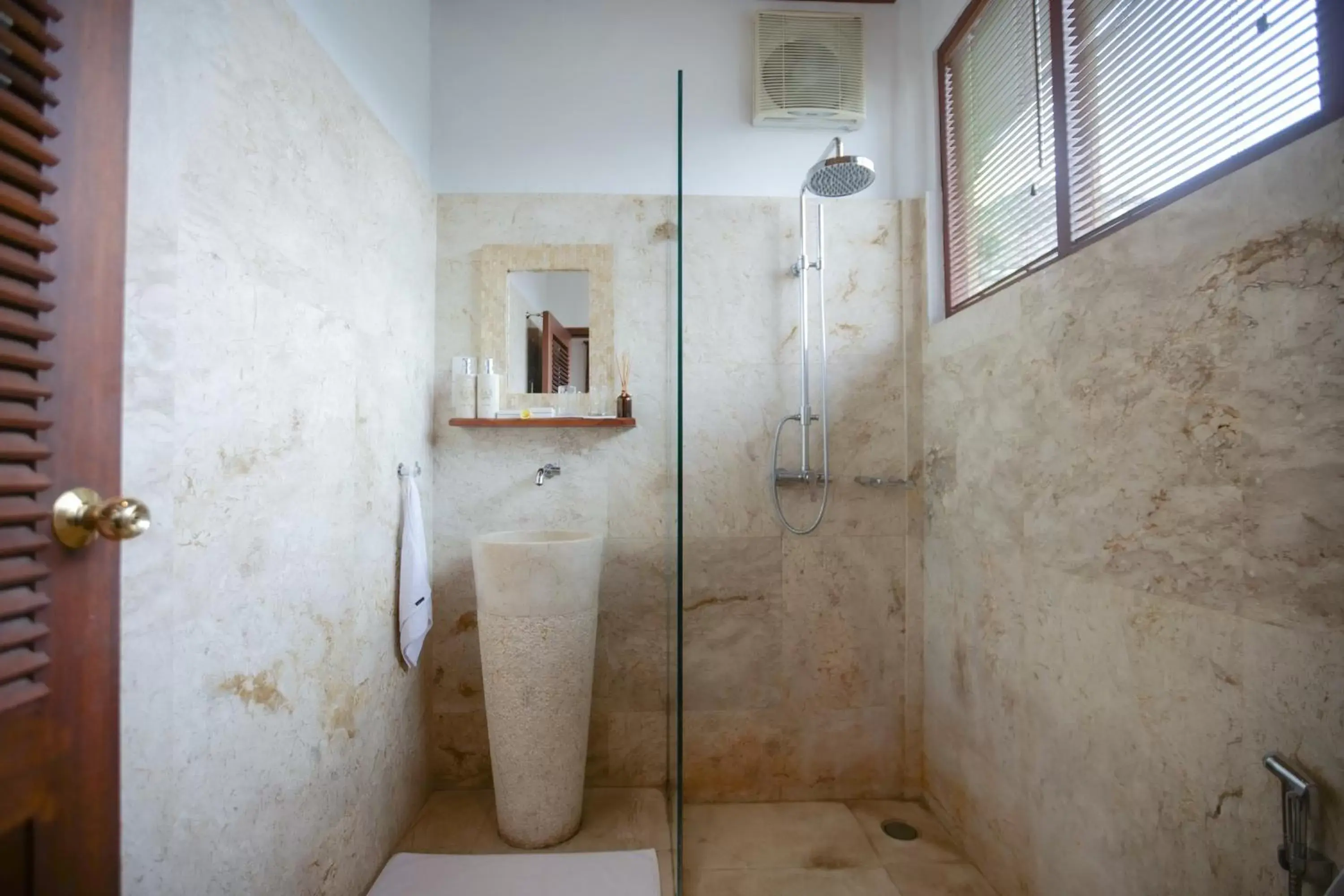 Shower, Bathroom in Gayatri