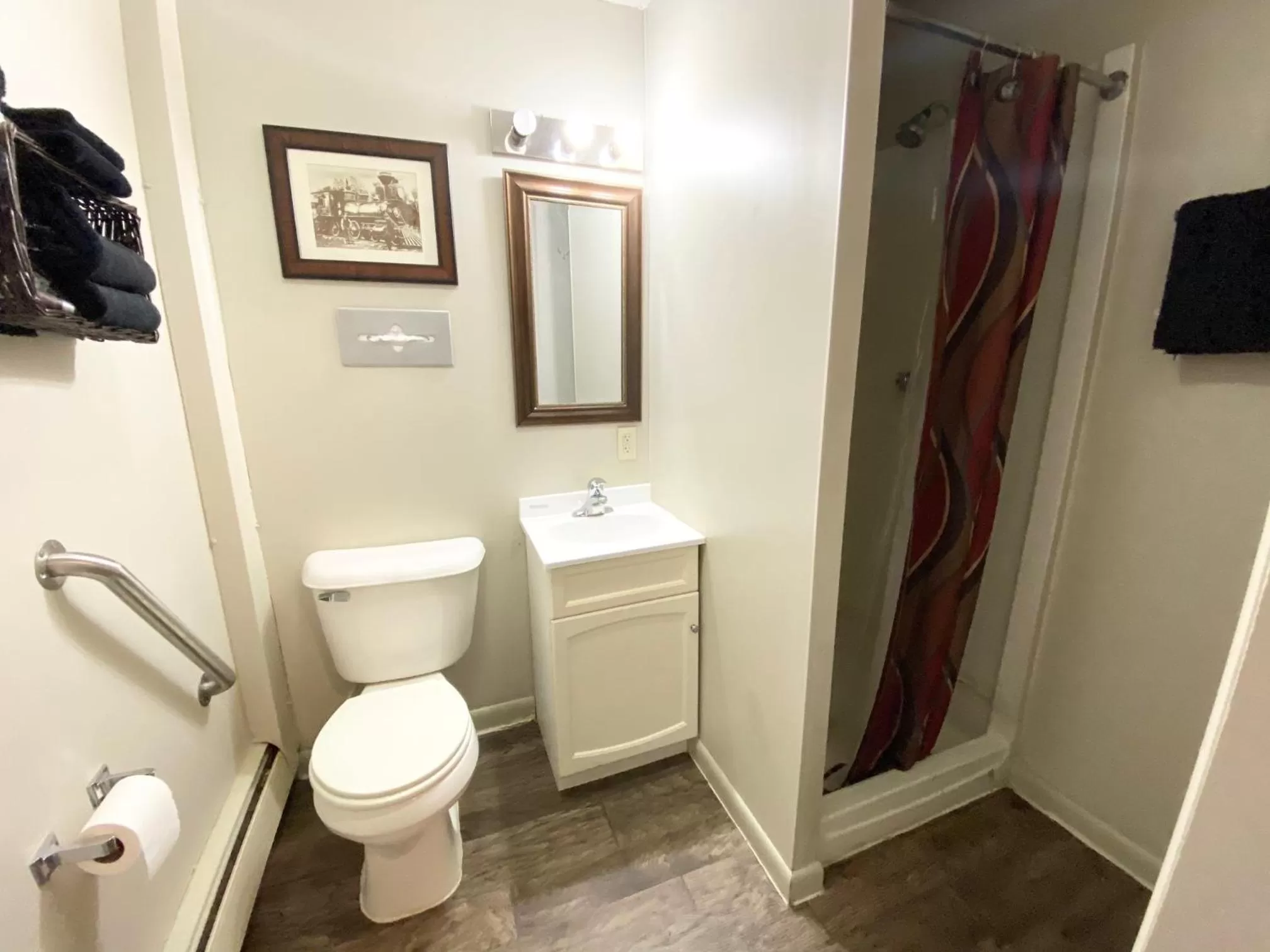 Bathroom in Roundtop Mountain Vista - Cabins and Motel