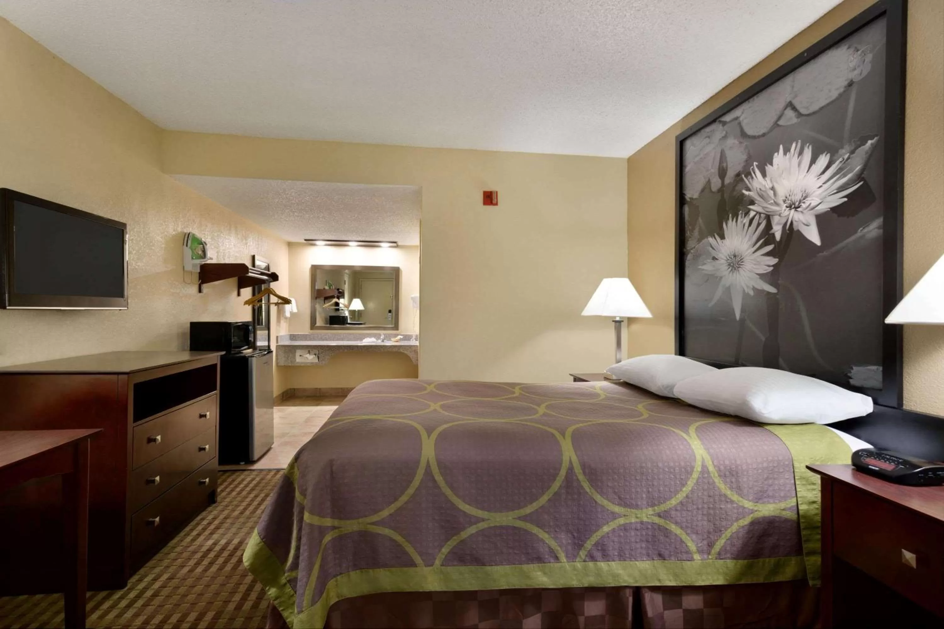 Photo of the whole room, Bed in Super 8 by Wyndham Ruston