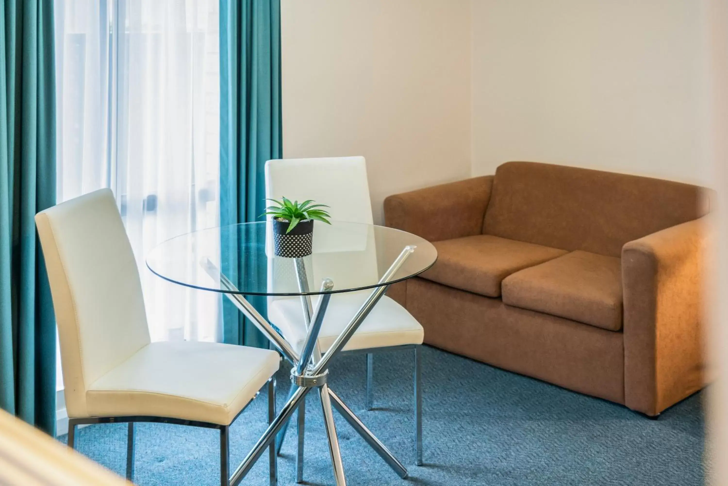 Seating Area in Garden City Motor Inn